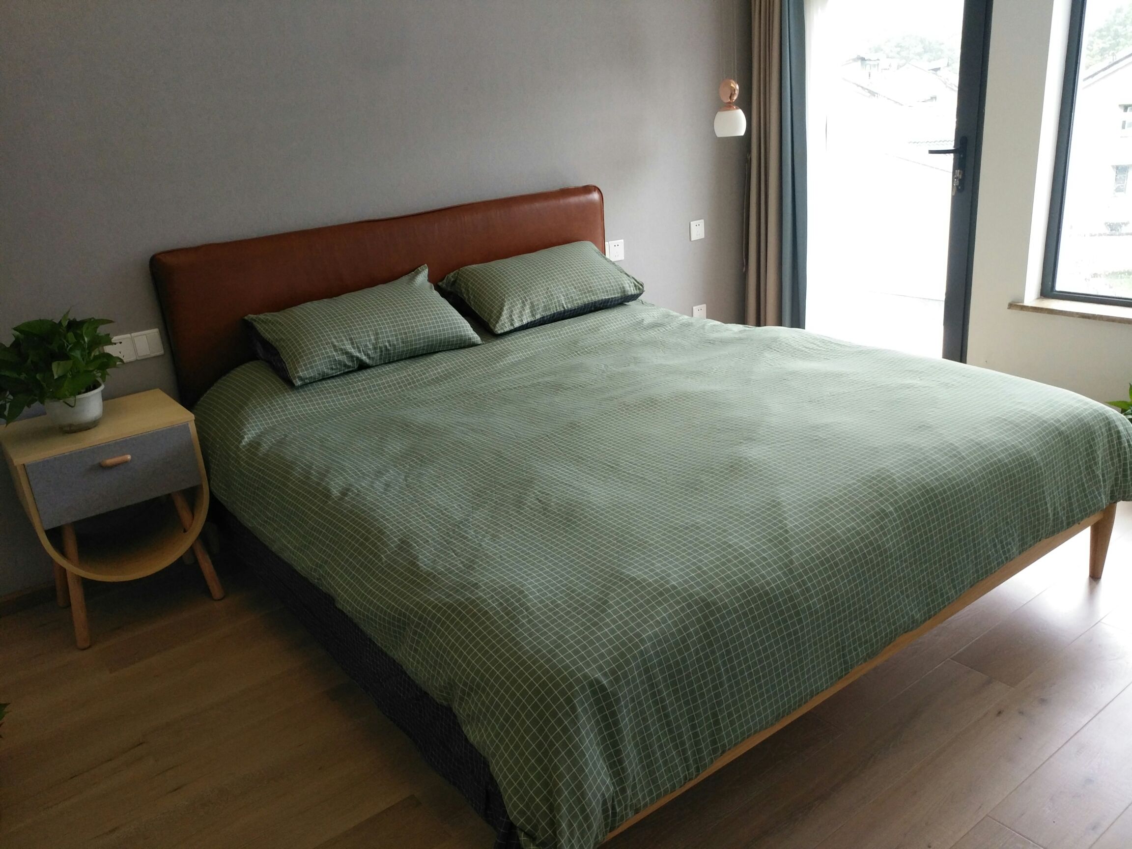 Airbnb爱彼迎 山边一宿 阔石板