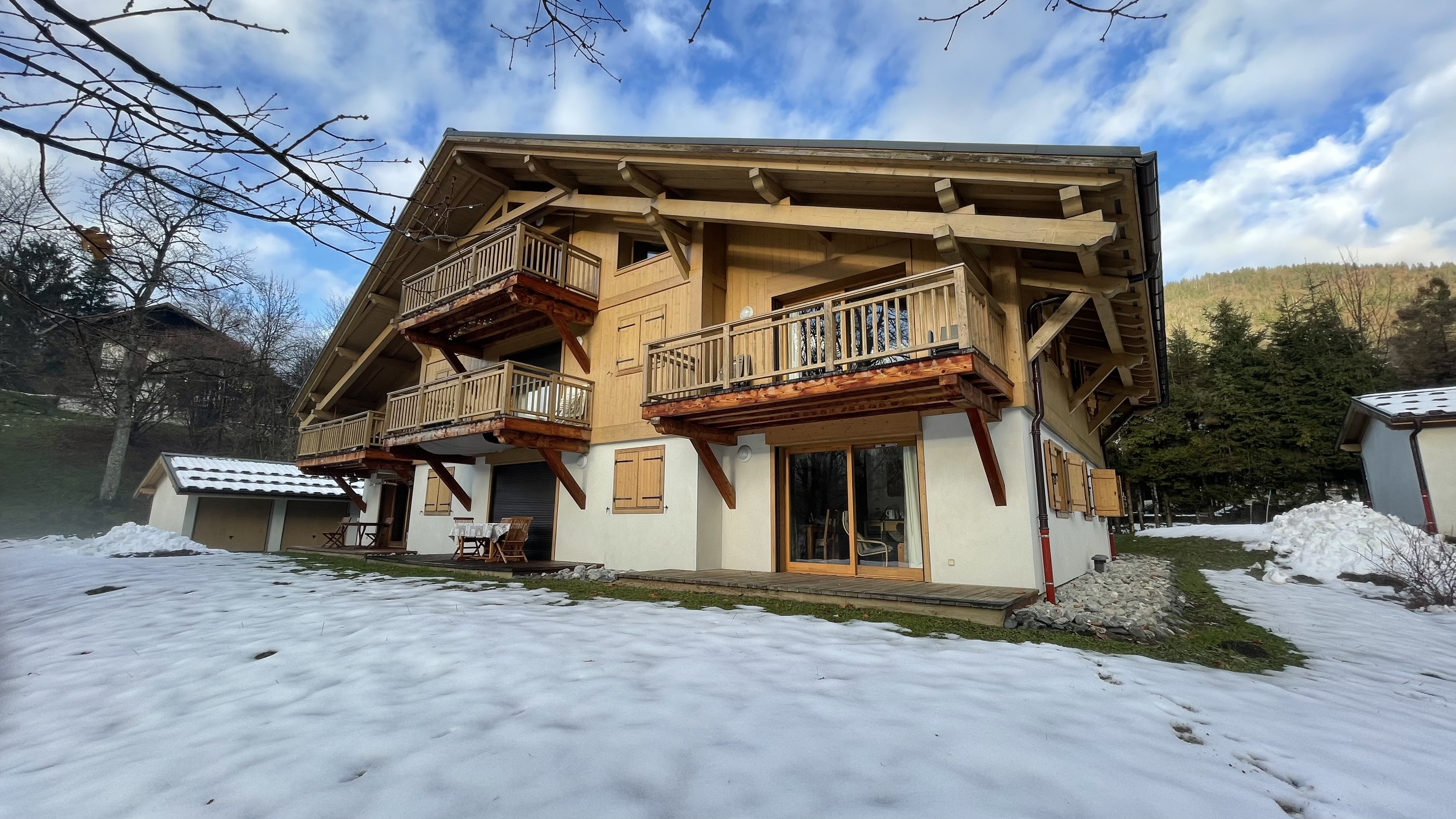 Sunny ground floor 2 bedroom chalet in Samoens