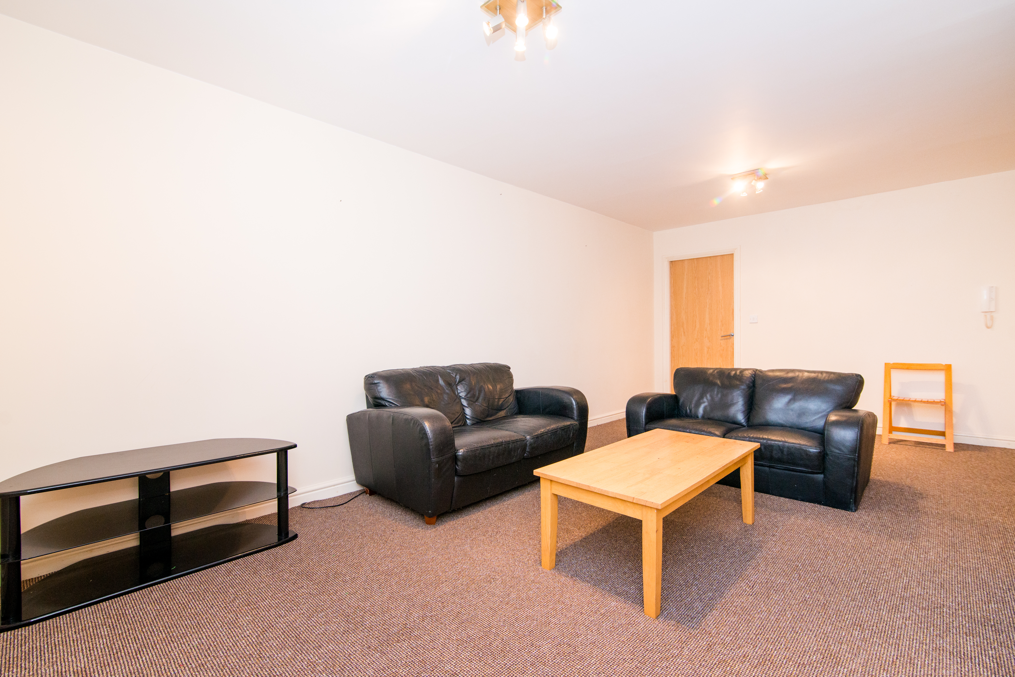 Modern,spacious, car park,2 toilets in Rusholme, Greater Manchester