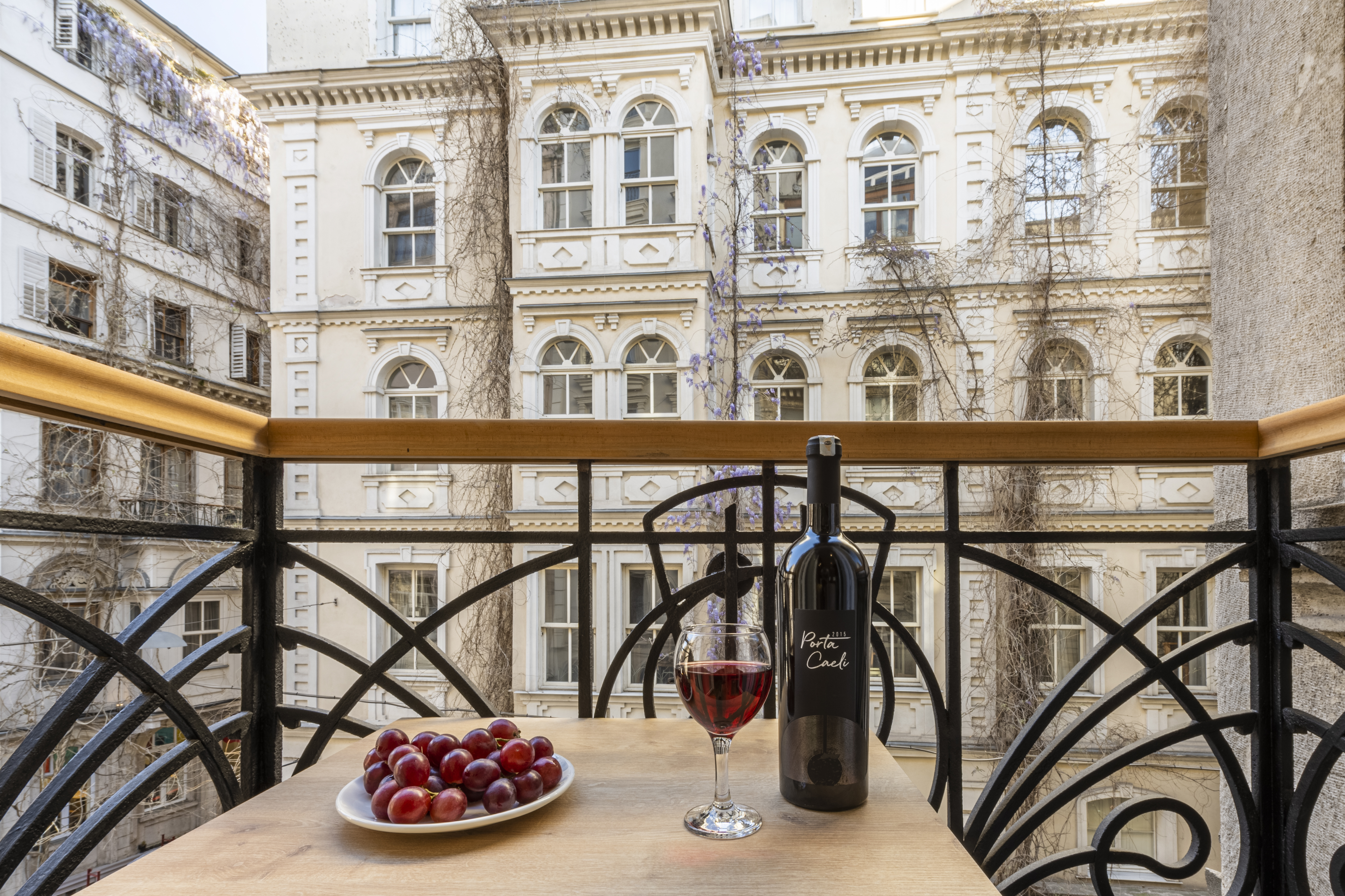 Cozy, Modern 3 Bedrooms in Galata/@tintingalata