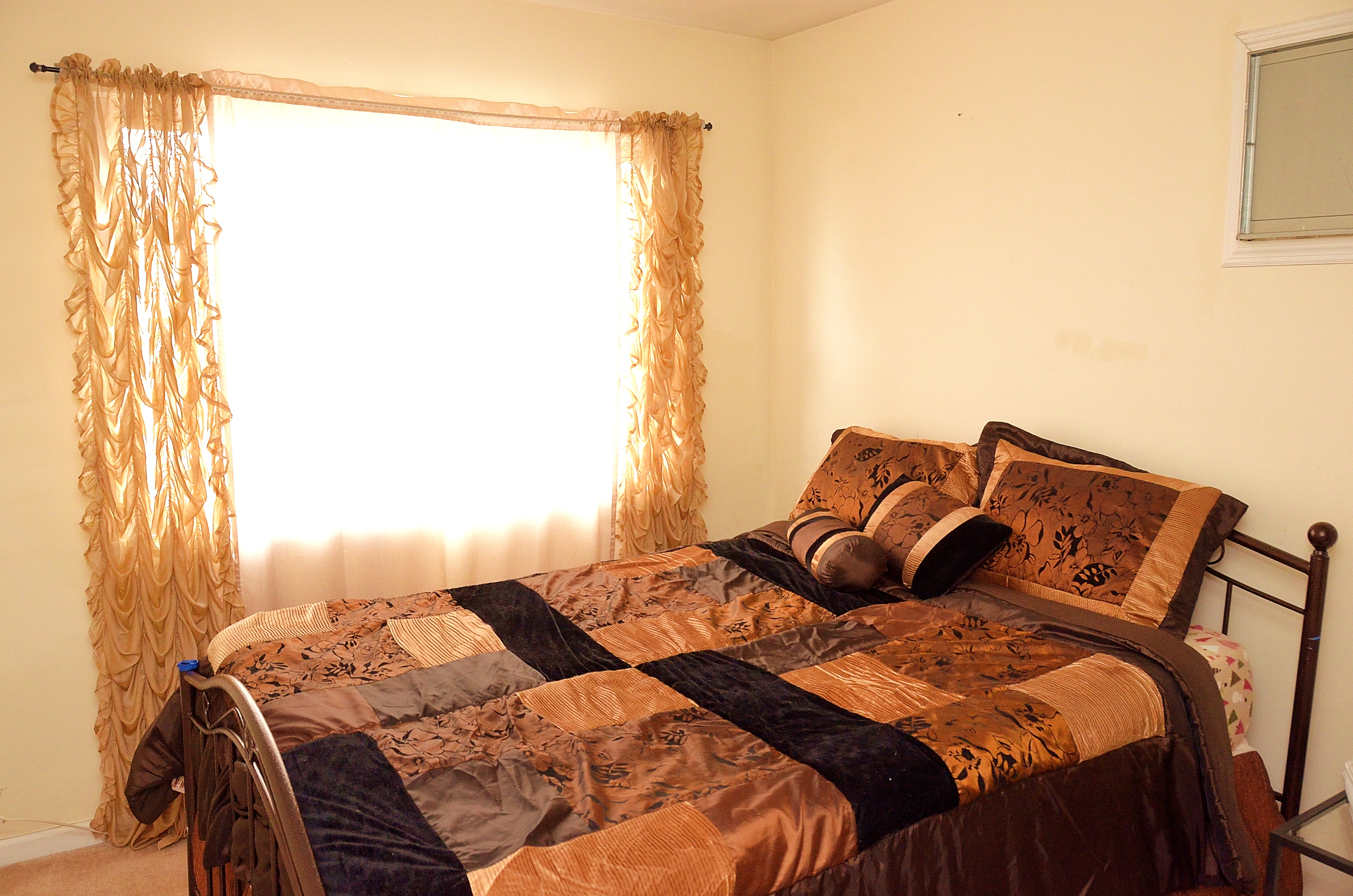JFK Airport Great place to stay 6 min away Room 3