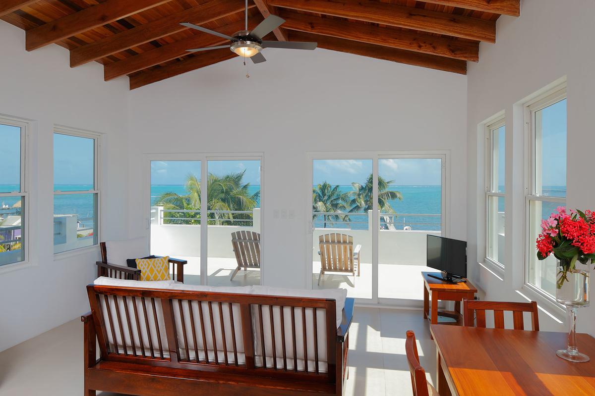 Weezie's Oceanfront Hotel Penthouse in Belize Islands, Belize
