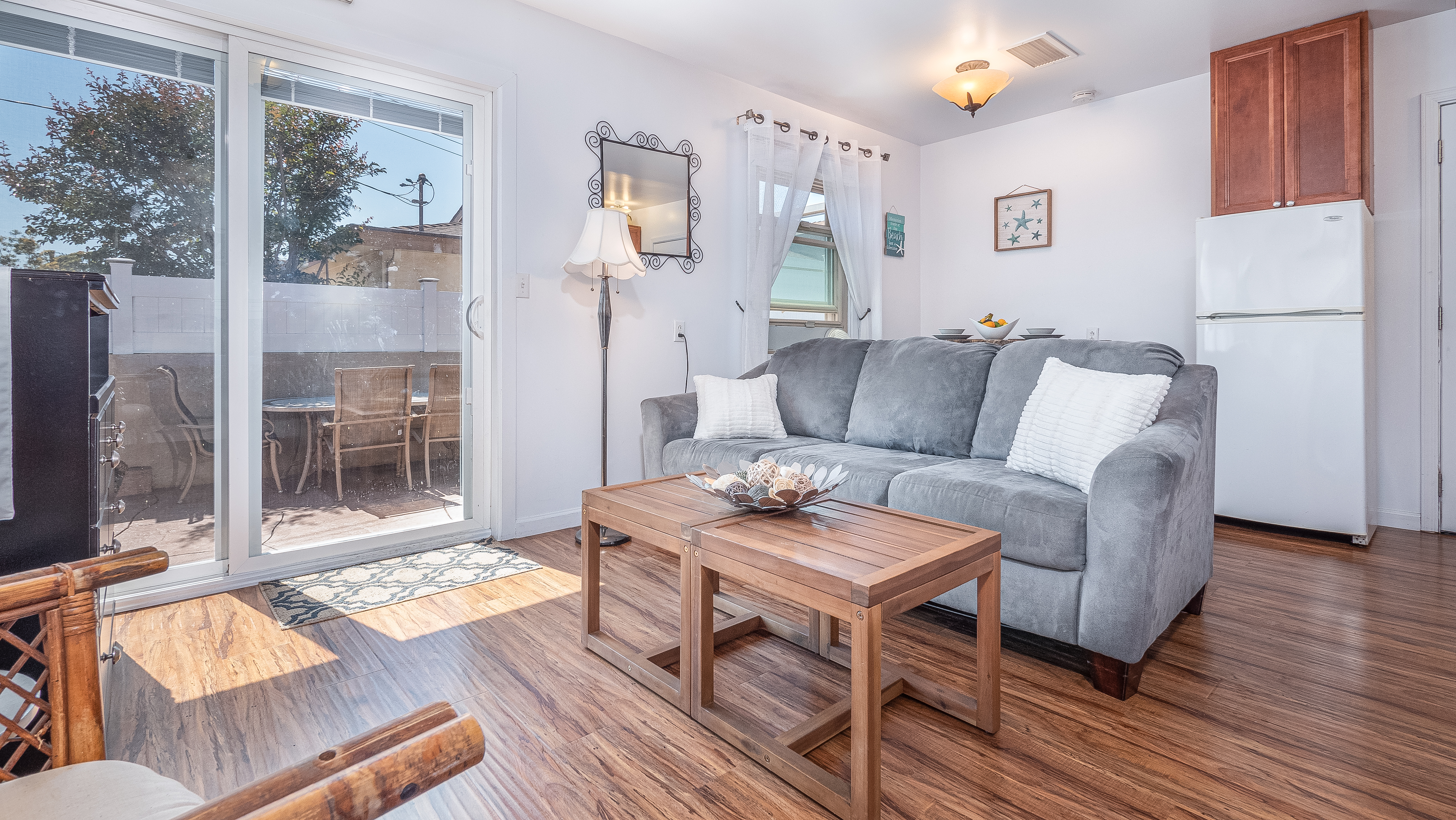 Private Studio w/kitchenette close to Beach & LAX