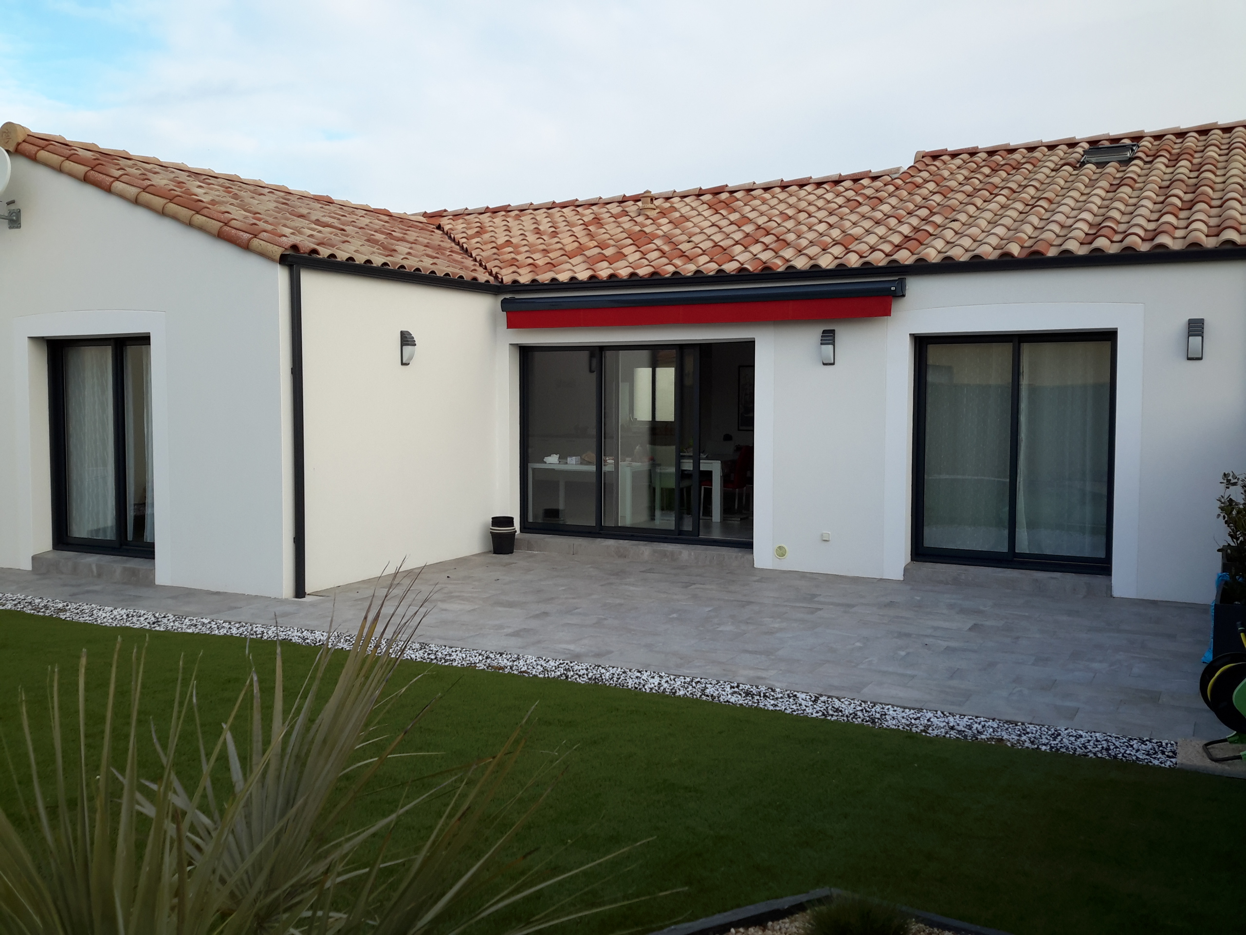 Les Sables d 'Olonne, Recent house near beach