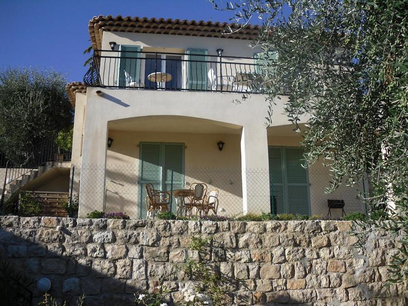 villa ground floor in greenery