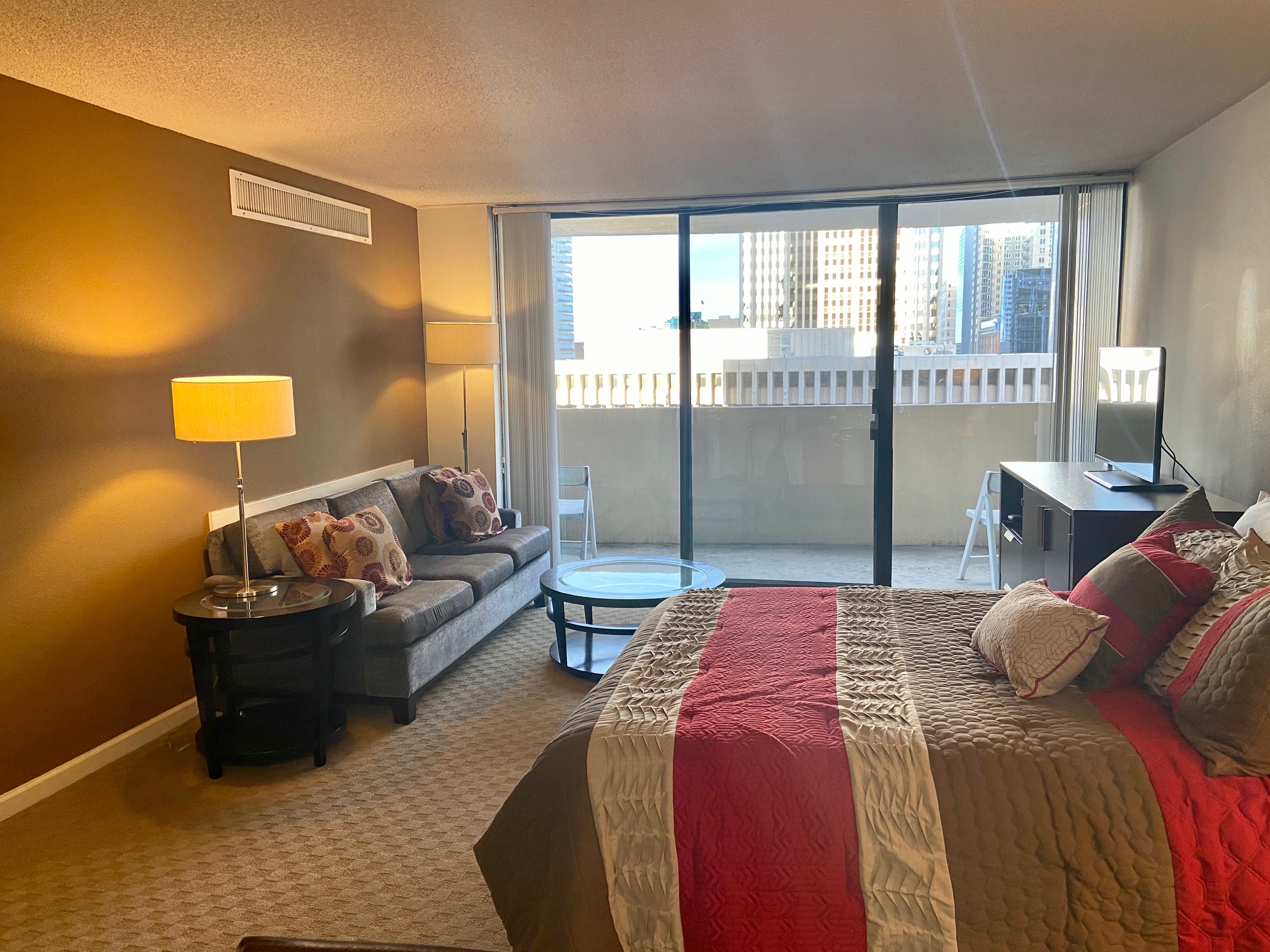 Downtown Apt - Clean & Convenient! Brooks Tower 5I in CBD, Denver