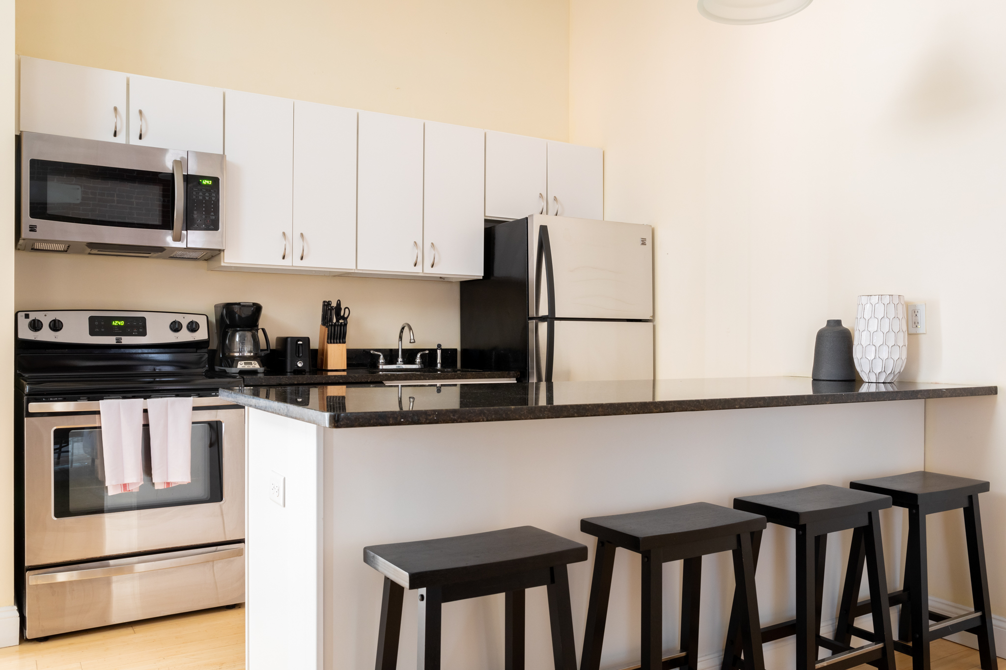 Beautiful 4br 2br | Downtown Xing | High Ceilings