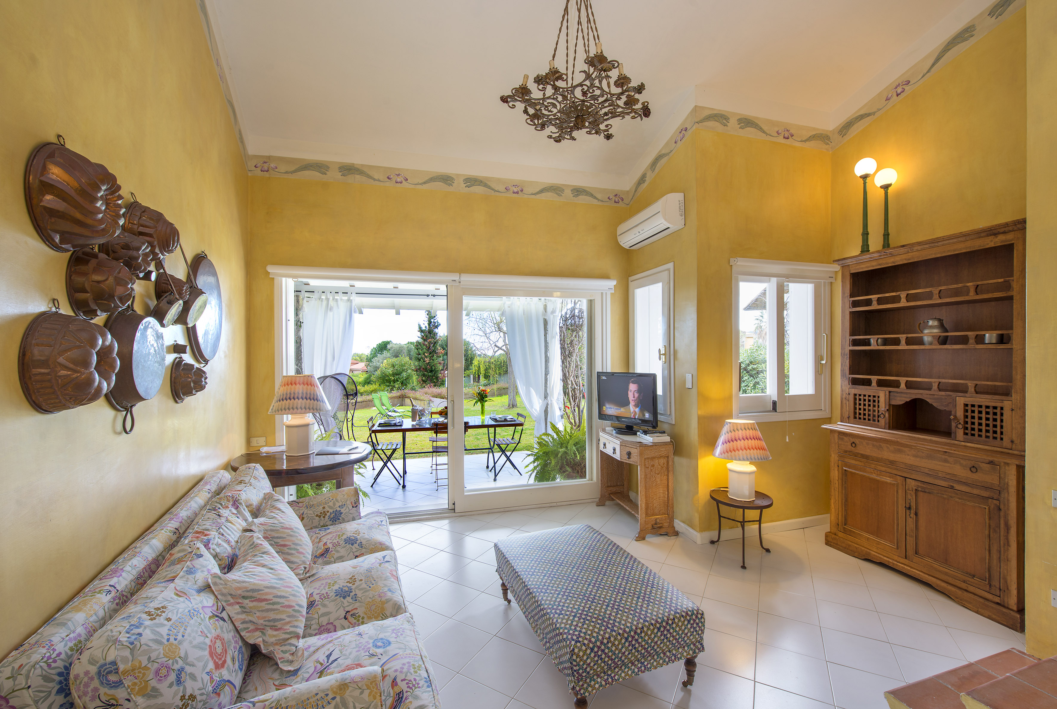 Delightful apartment with beautiful garden