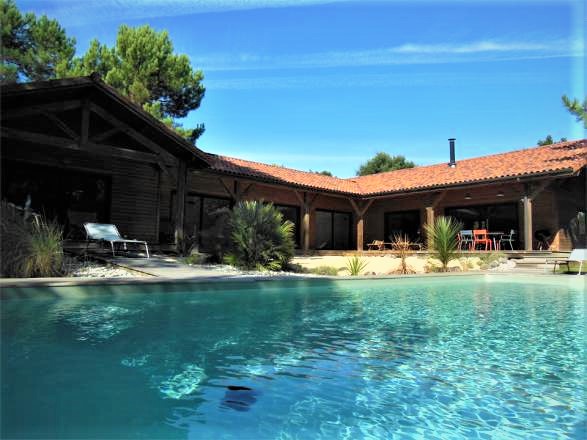 Charm with pool, ocean and golf on foot