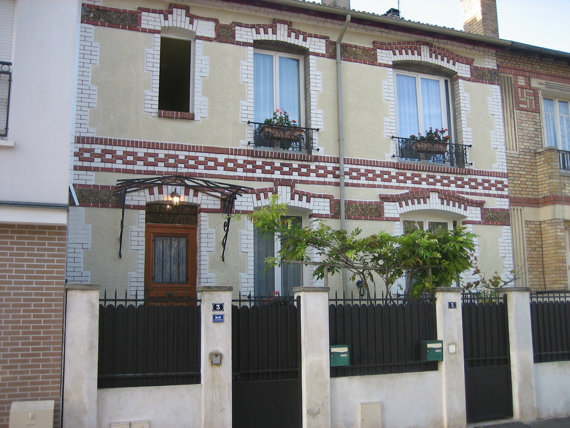 2 - 2 room air-conditioned apartment of 20 m2