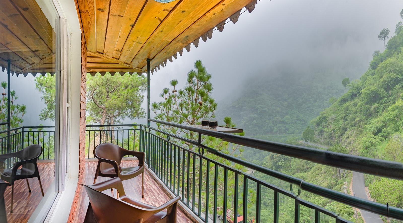 2 Private Rooms Pool Parking Lawn Waterfall Guest Suites For Rent In Kasauli Himachal Pradesh India