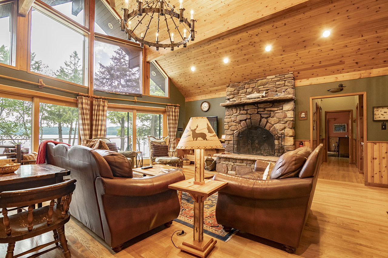 Alpenglow Lakeside Lodge on Lower Saranac Houses for Rent in Saranac