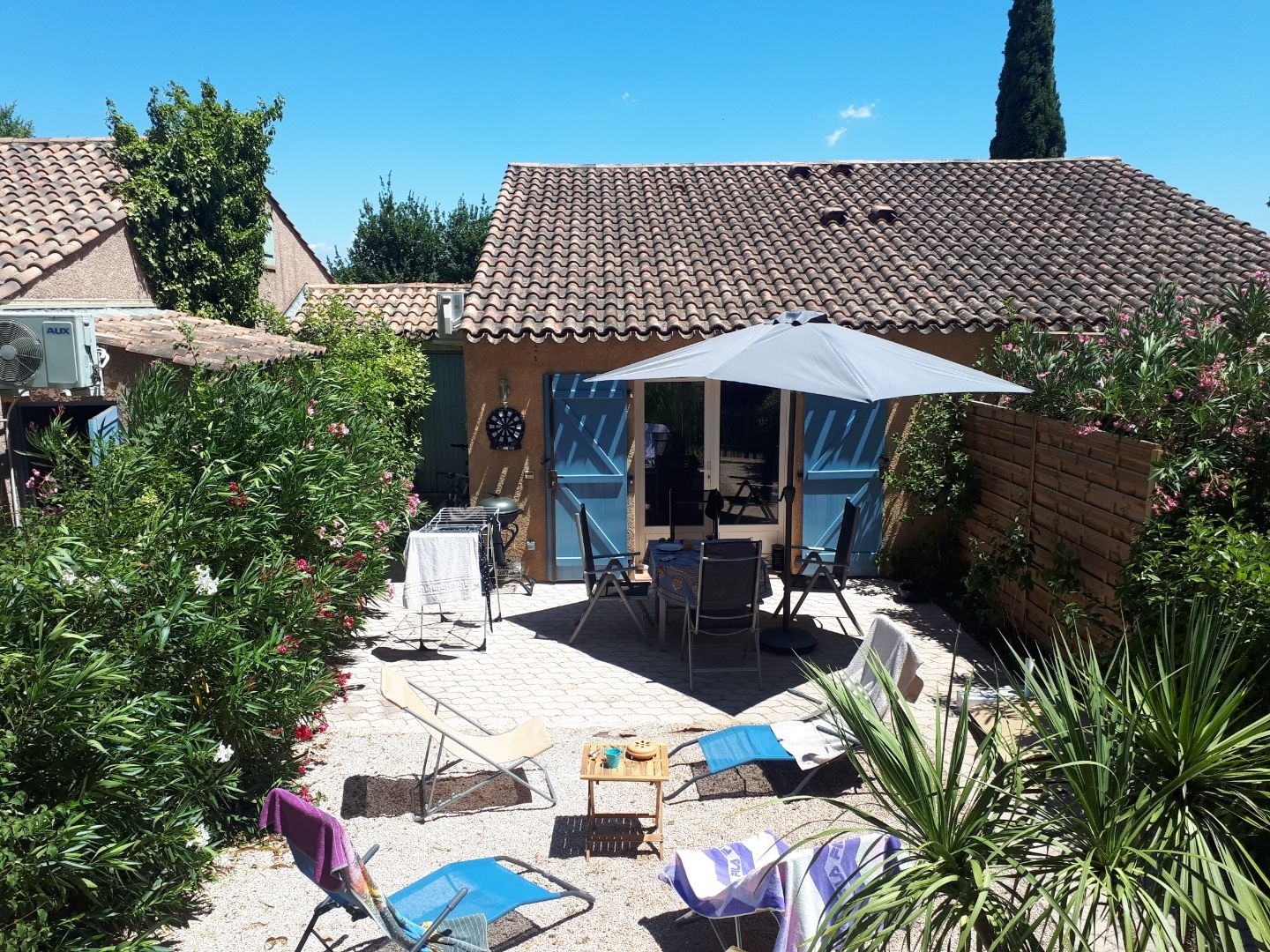 Charming house in residence, pool and tennis