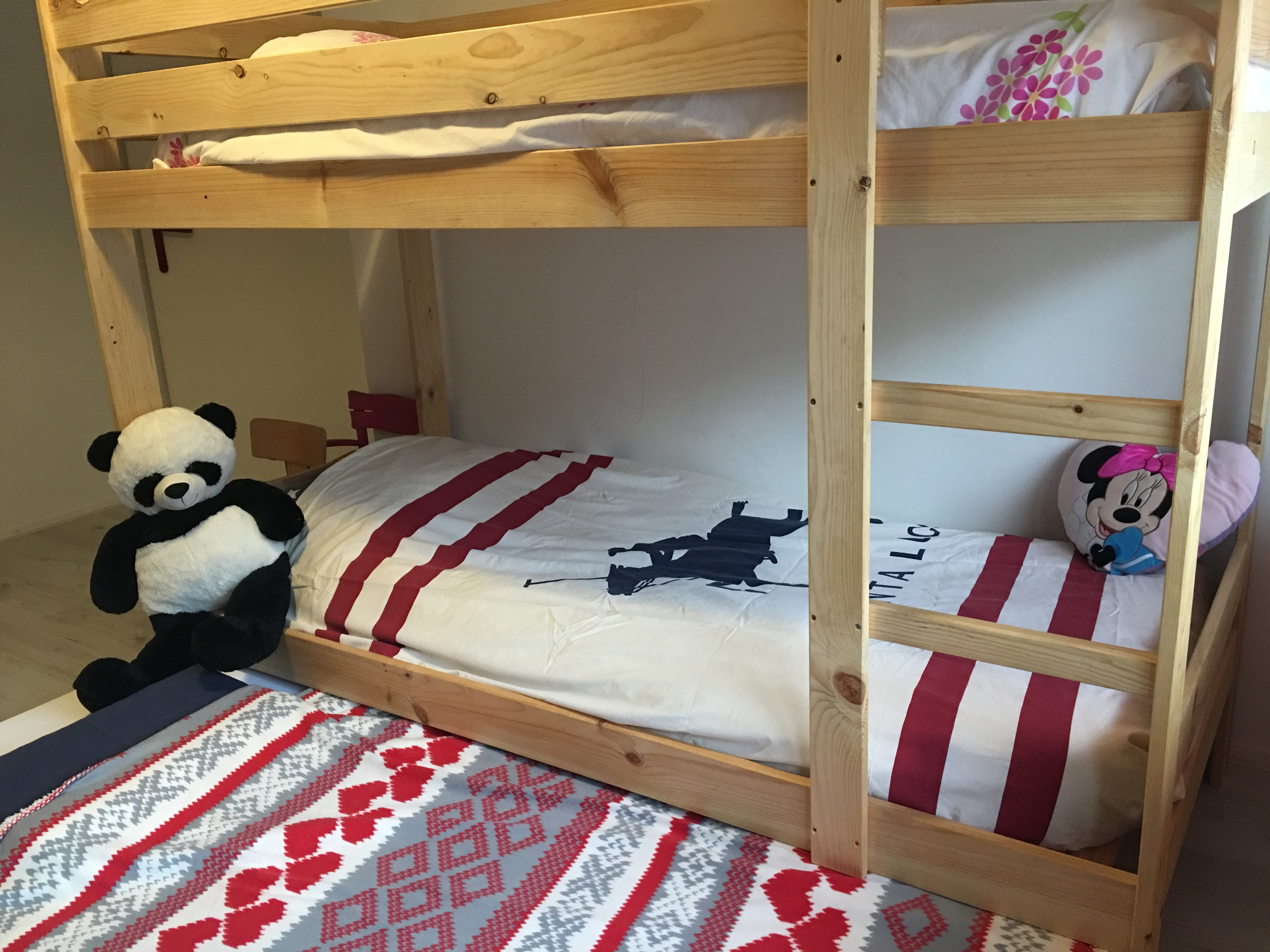 Family's stay三/五人间free parking适合一家人最多五人入住,max 5 — Rotterdam stay