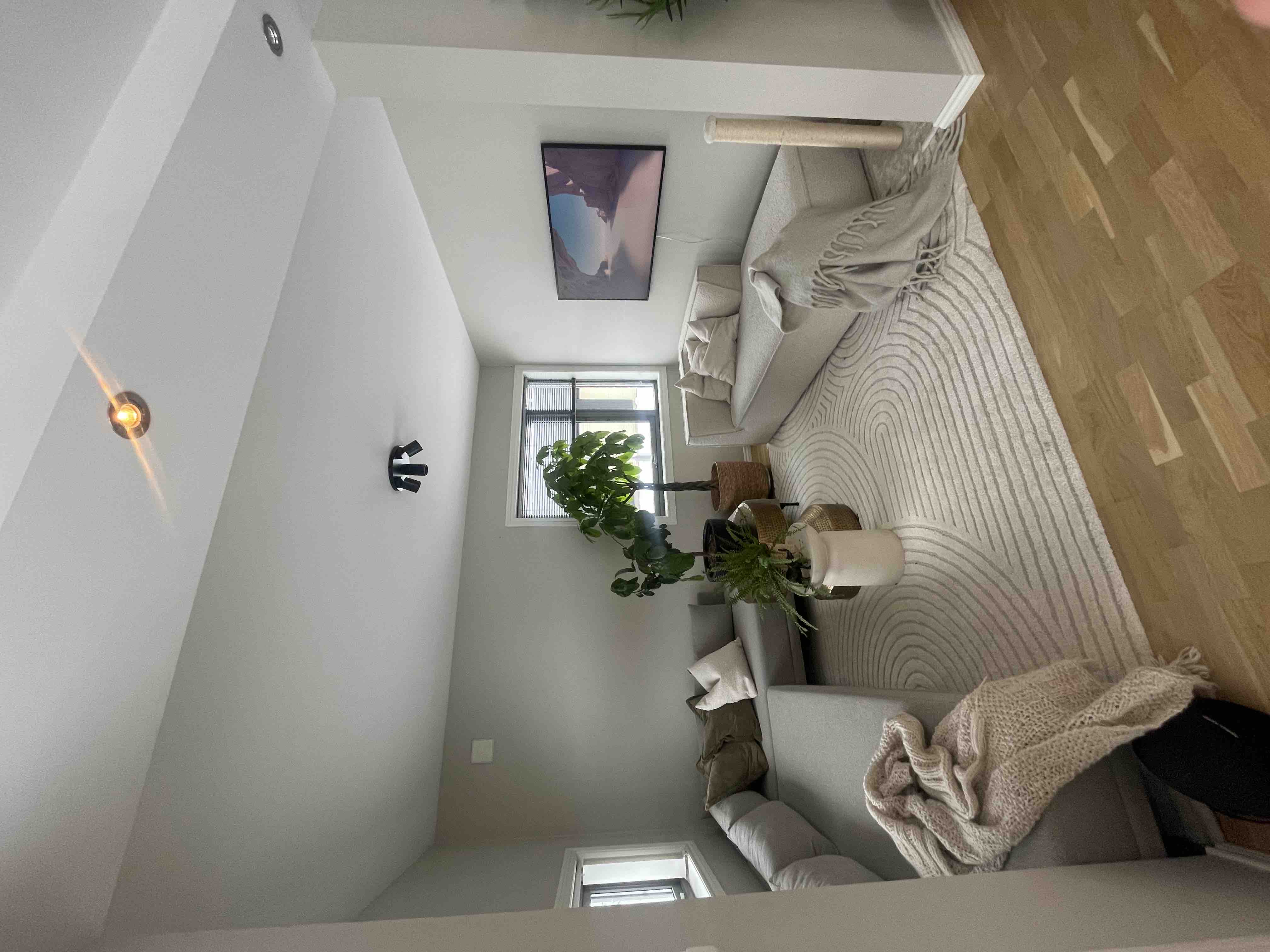 Delightful front apartment by the river!