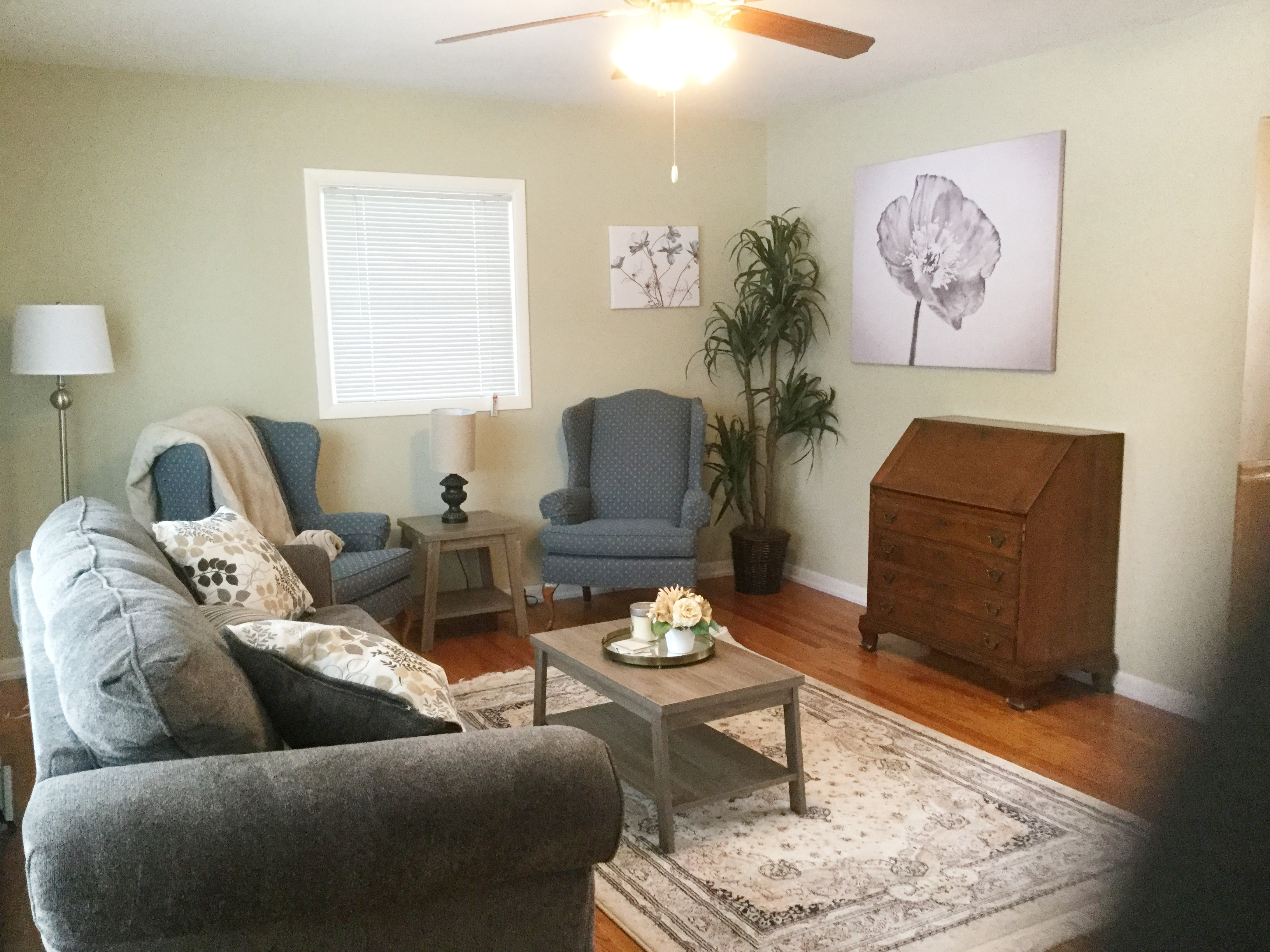 Family Living! Pro Cleaned, Self Check In Sleeps 8
