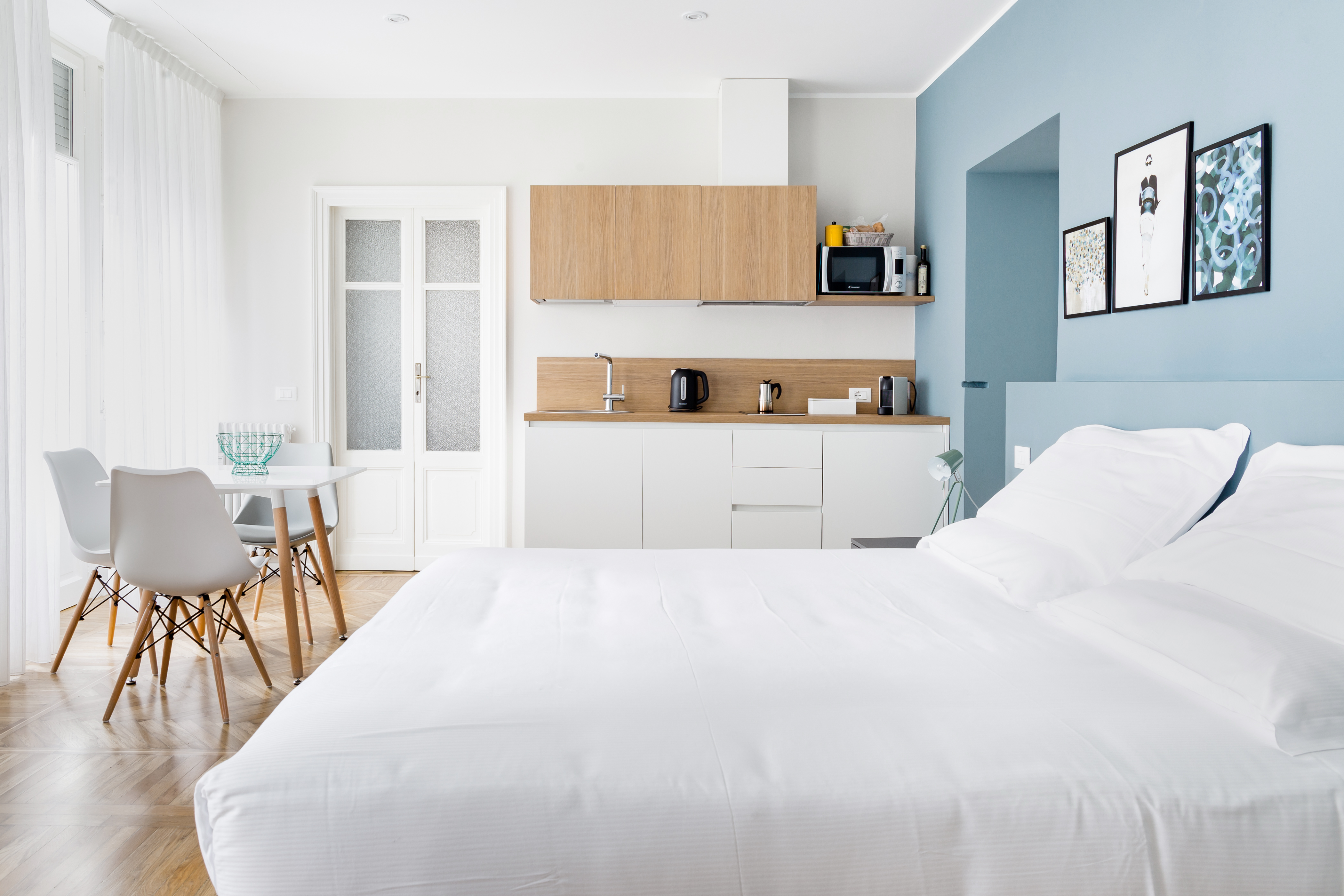 Apartment with a '70s atmosphere in Art Nouveau building