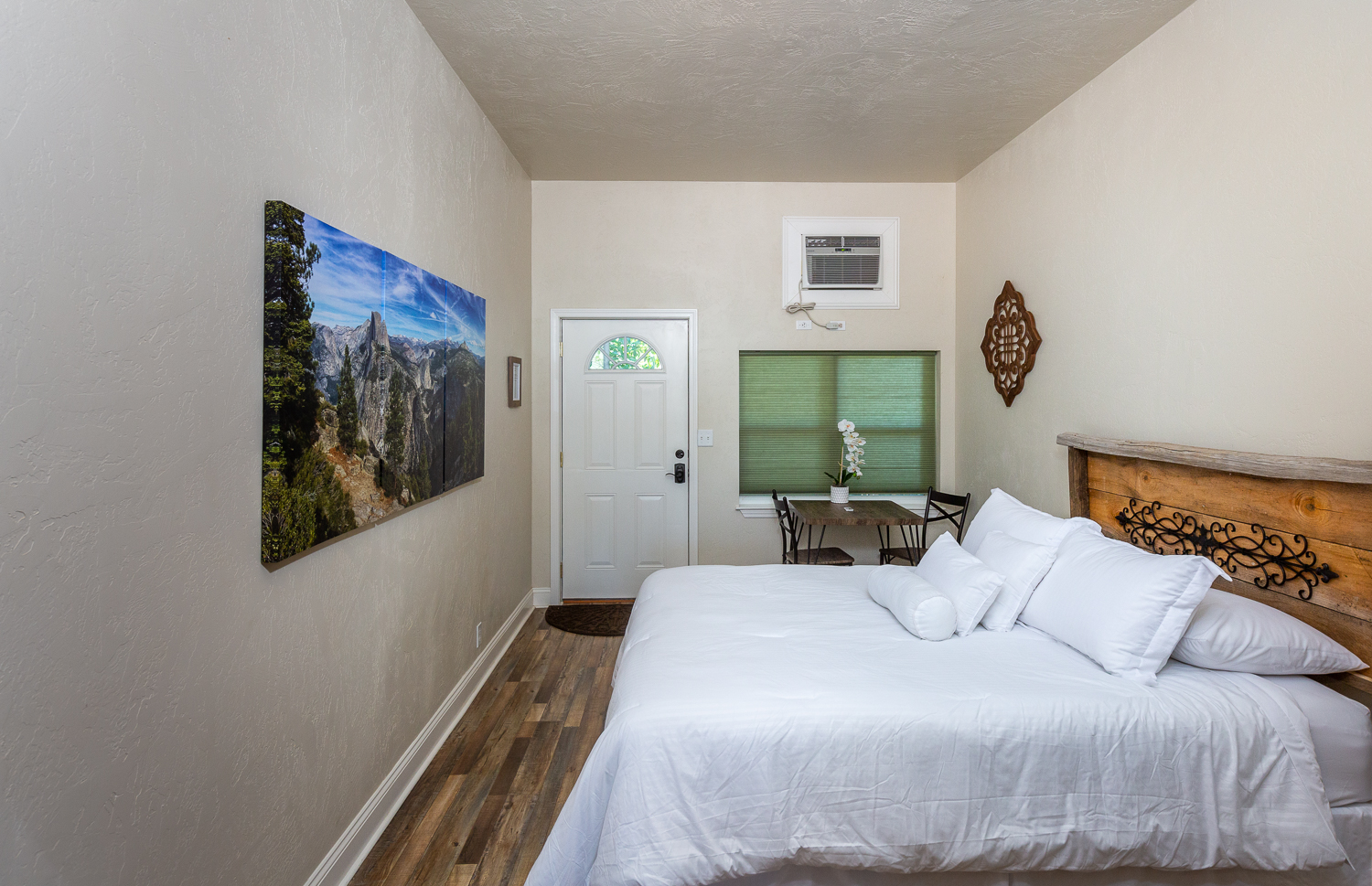 NEWLY Remodeled Downtown Mariposa Studio Apartments for Rent in