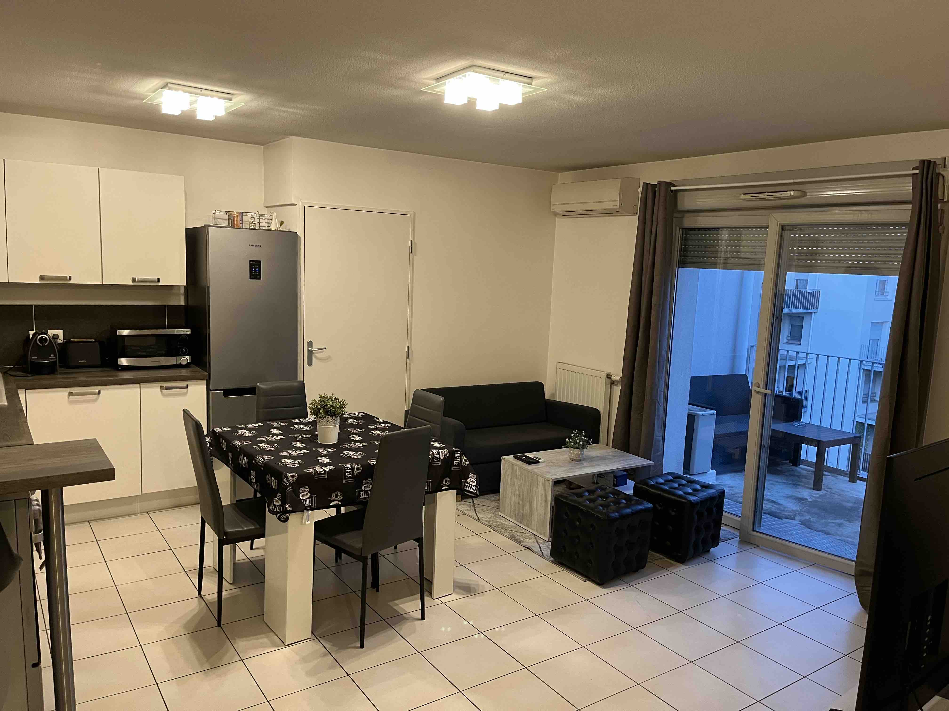 spacious F 3, 61 m2 New with large balcony.