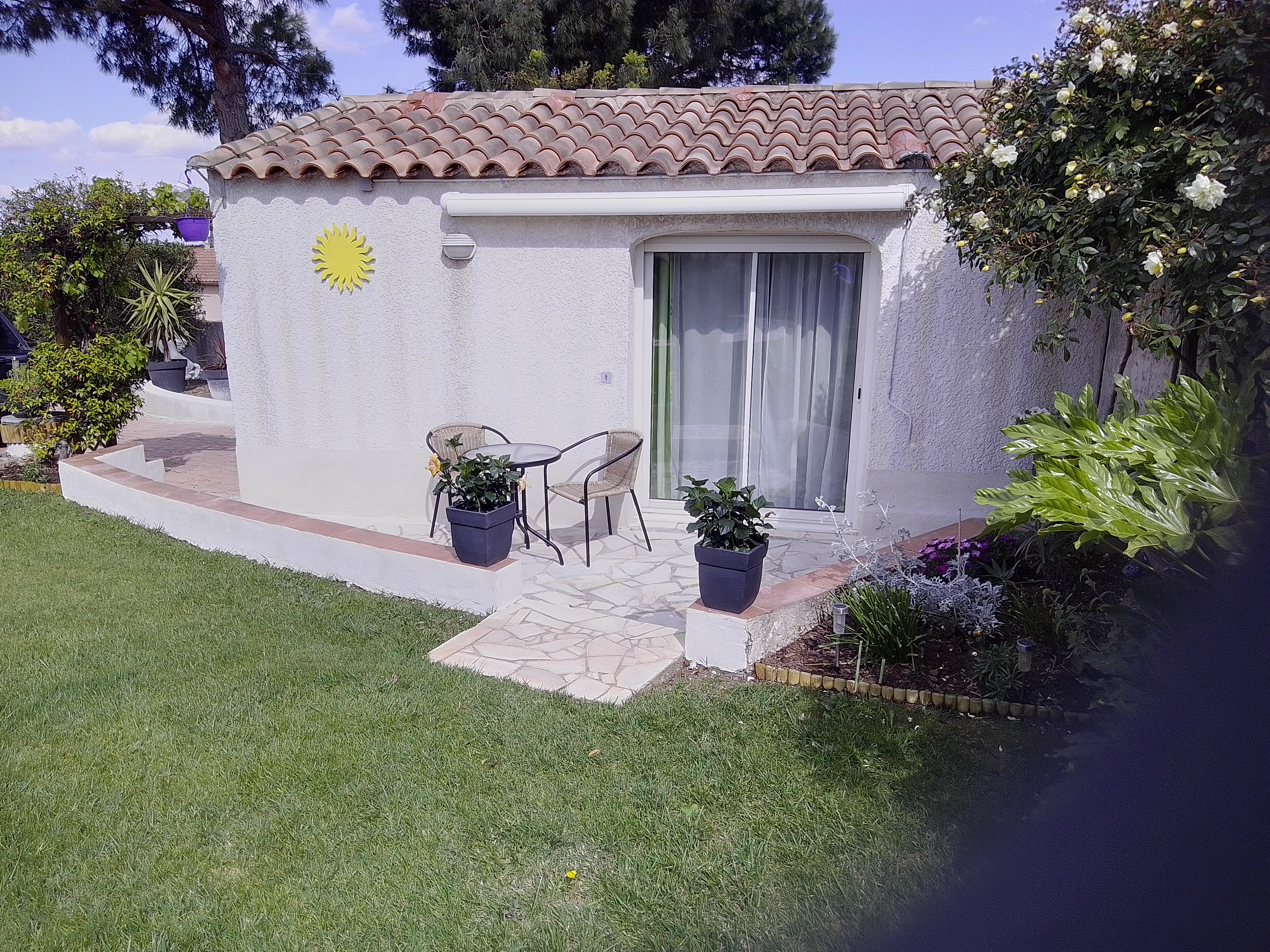 Wild Thyme. Sun studio  Private, Tranquil,.