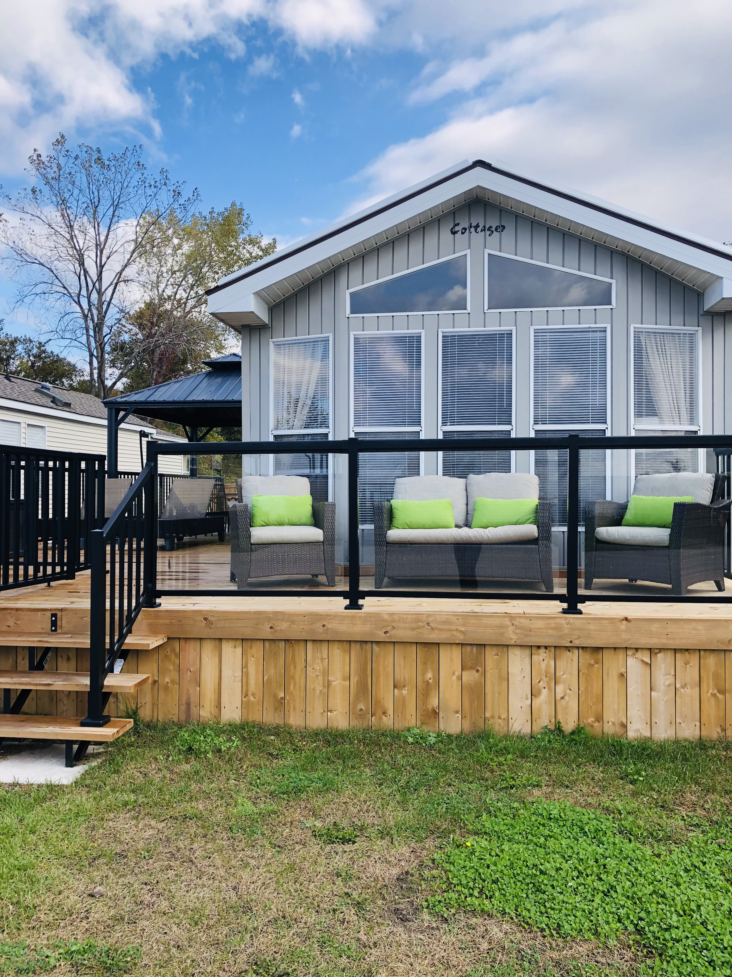 Wyldewood Beach 3 Bedroom Cottage With Lake Views!