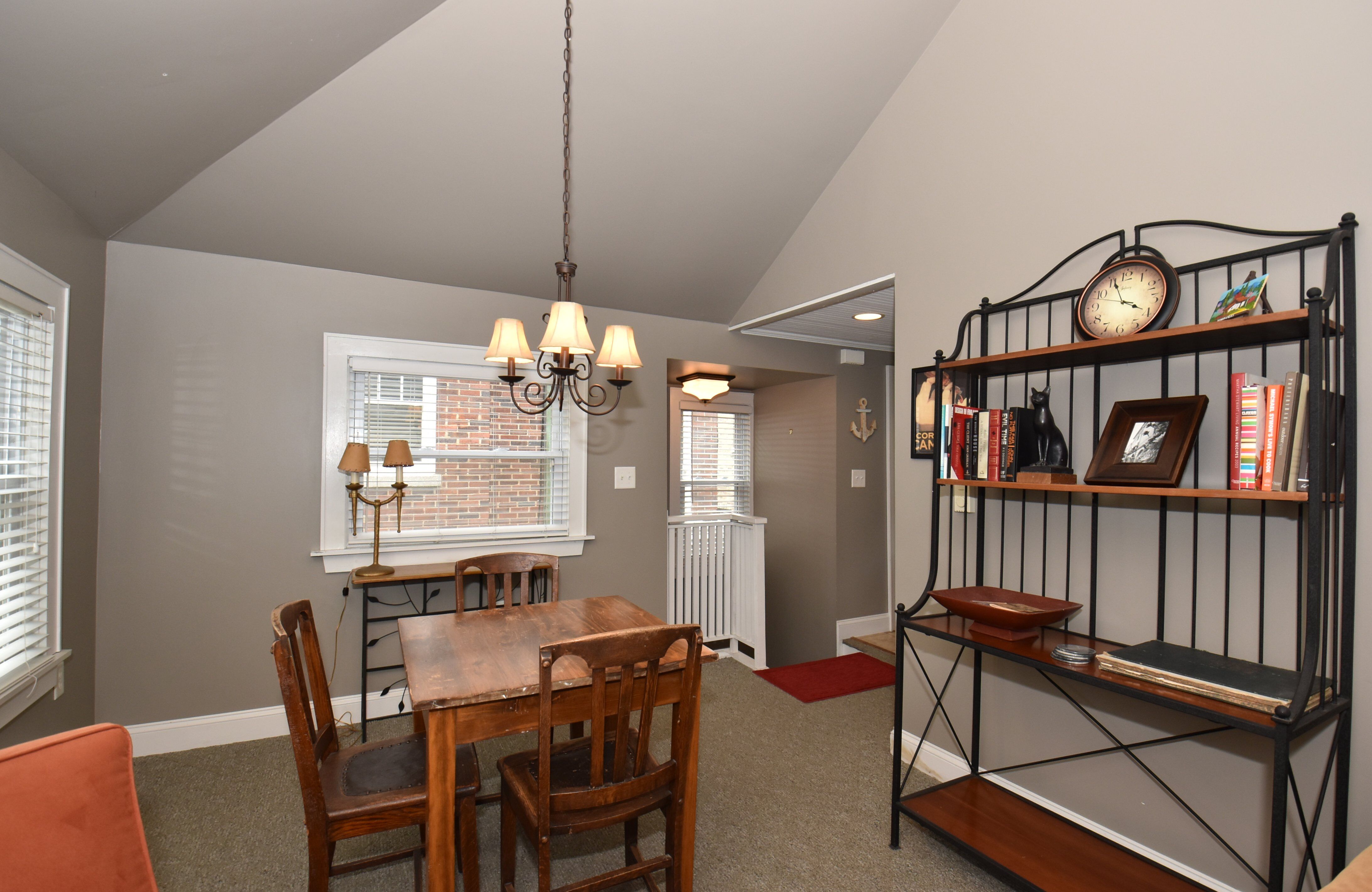 Carriage House Sheboygan, Lake Mich beach access! Guesthouses for