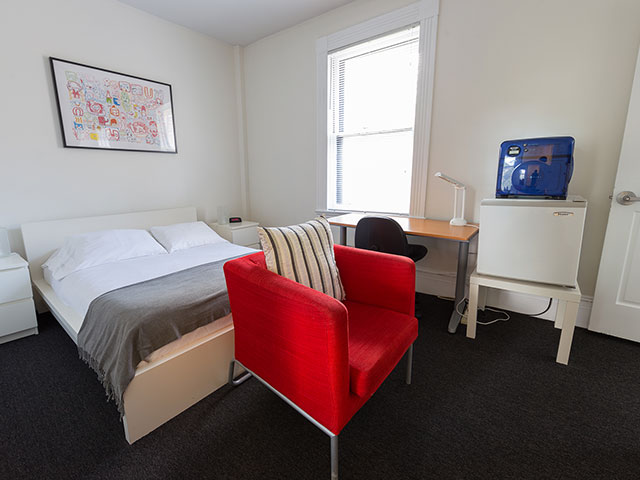 One Bedroom Short Walk to Harvard (RM 10) in Mid-Cambridge, Cambridge