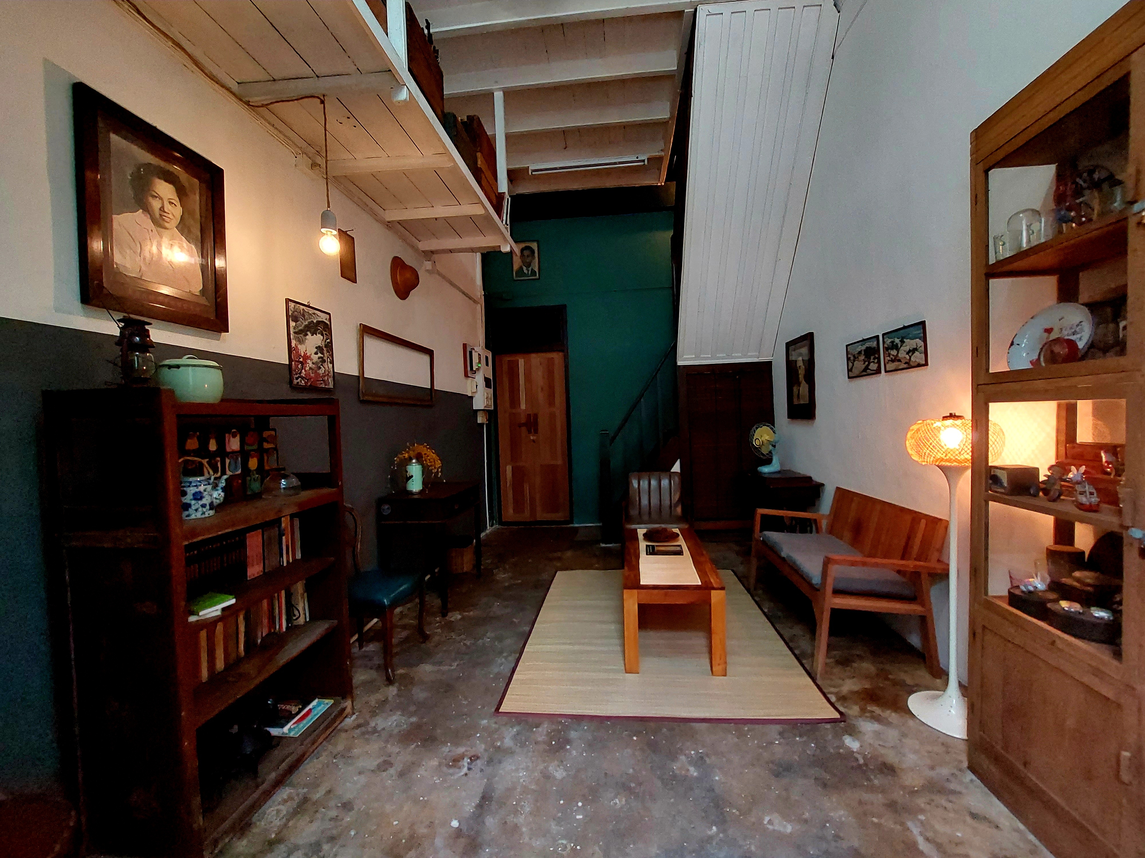 Shophouse with large terrace in Chinatown, BaanYok