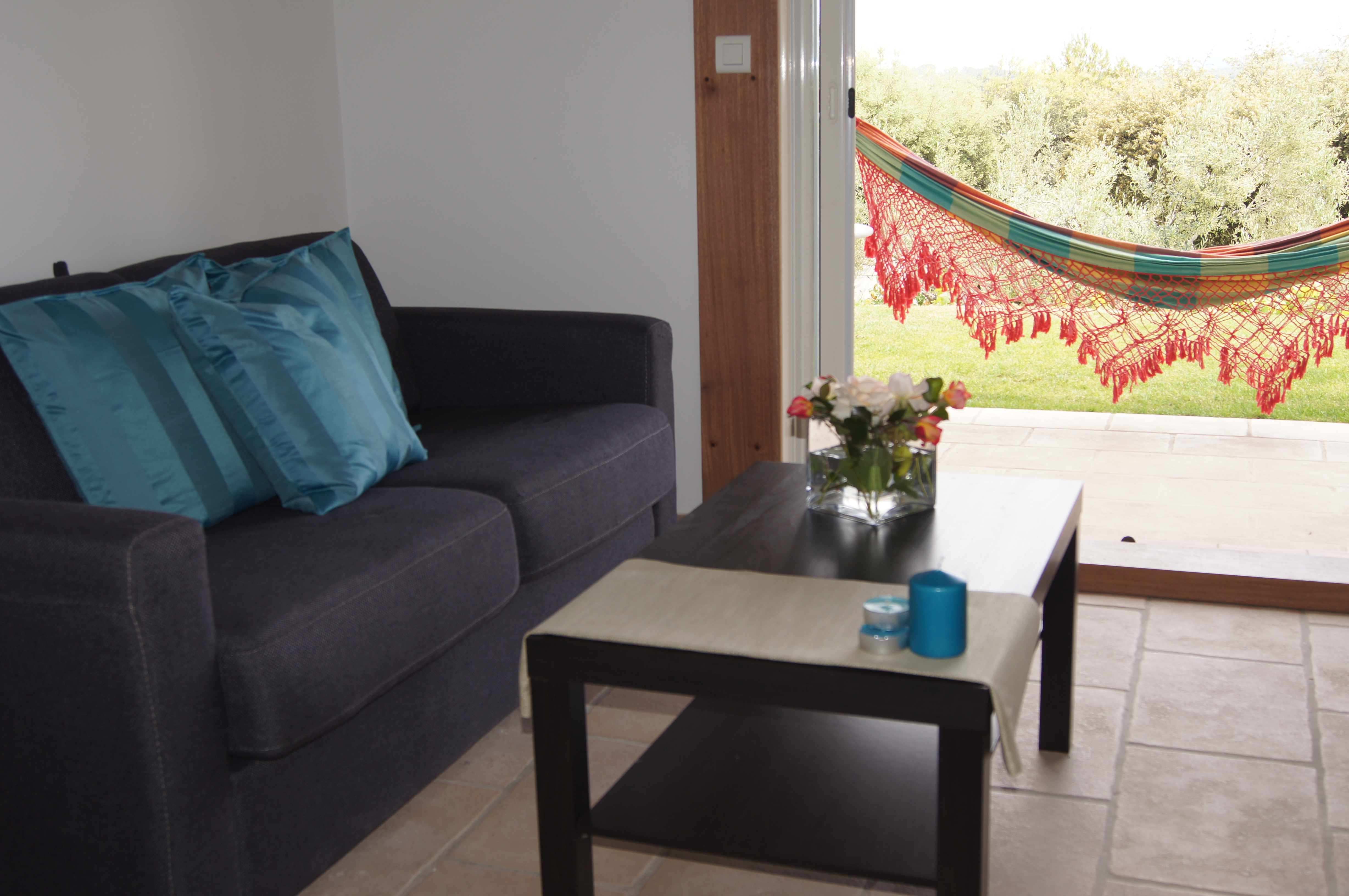 Charming studio a stone's throw away from village.