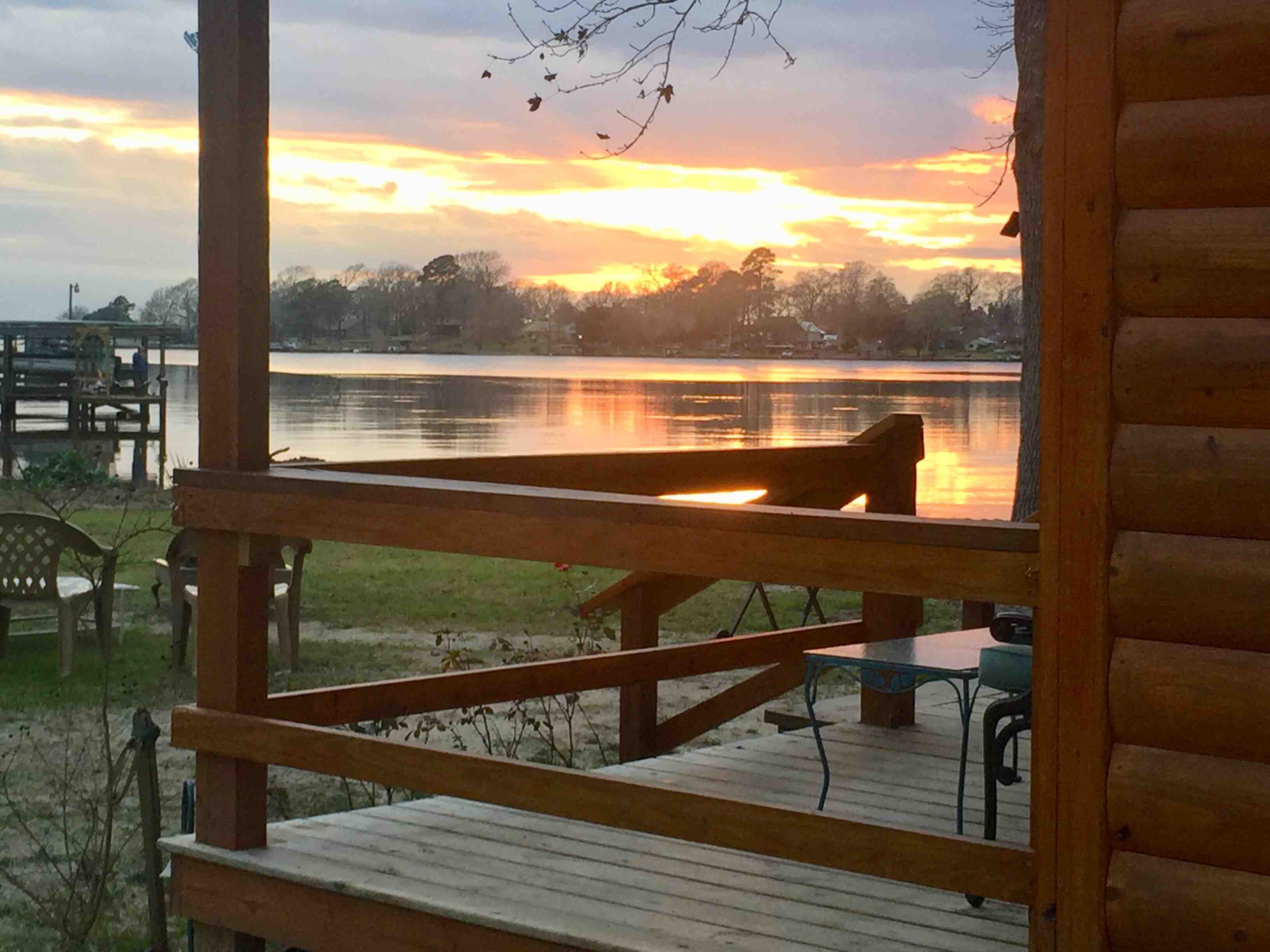 Waterfront Cabin 5, Lake Livingston, Onalaska, Tx Cabins for Rent in Onalaska, Texas, United