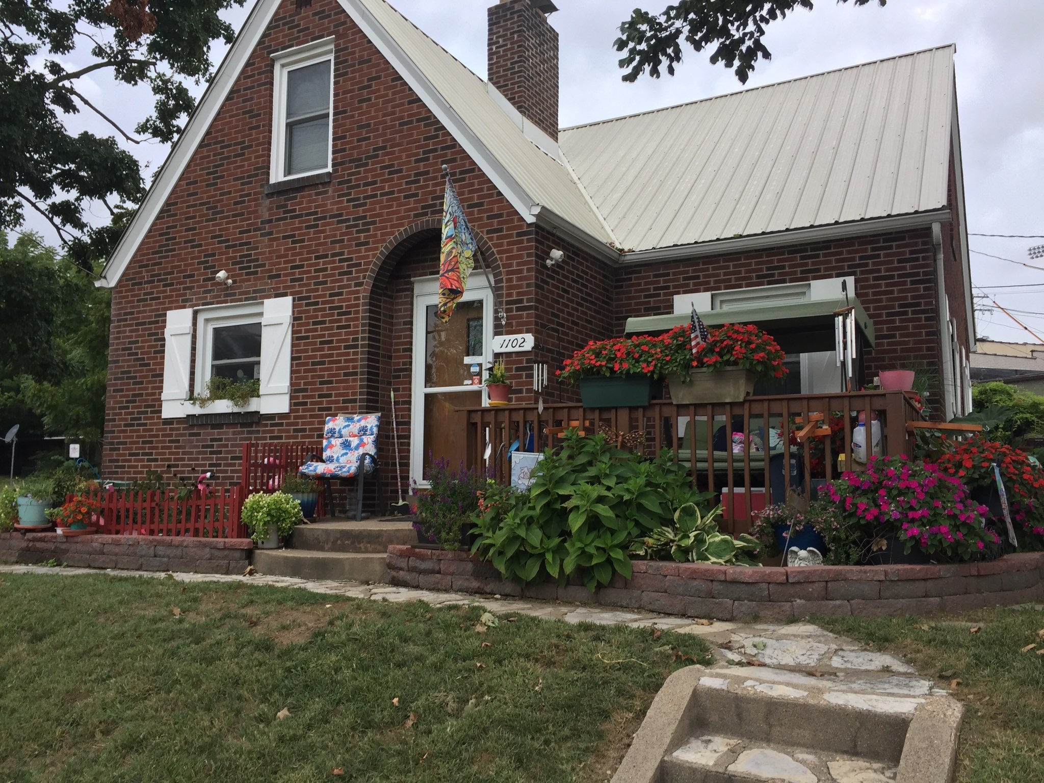 Downtown Home steps away from Food and Fun
