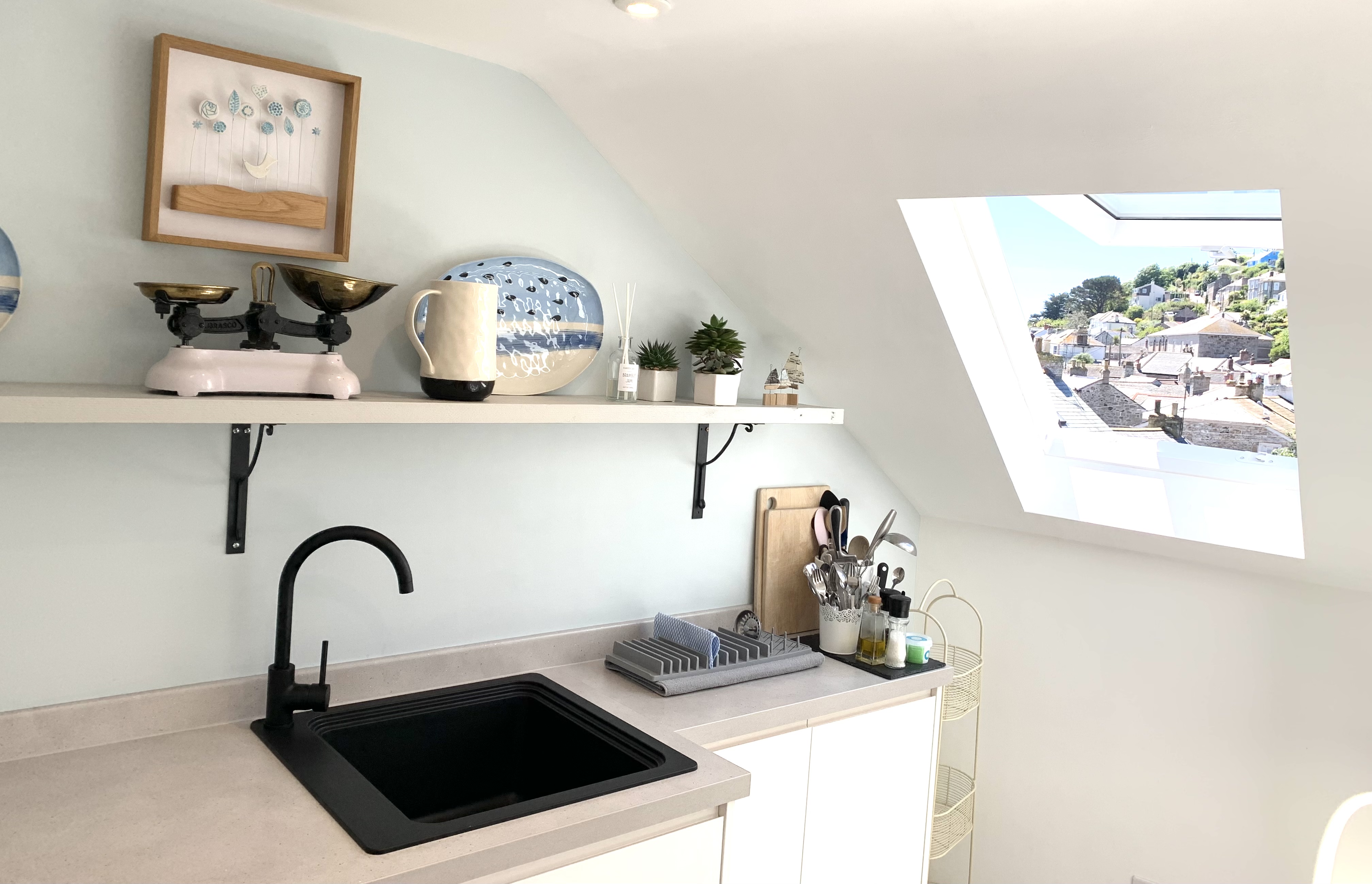 The Seawitch - stylish space in pretty Mousehole