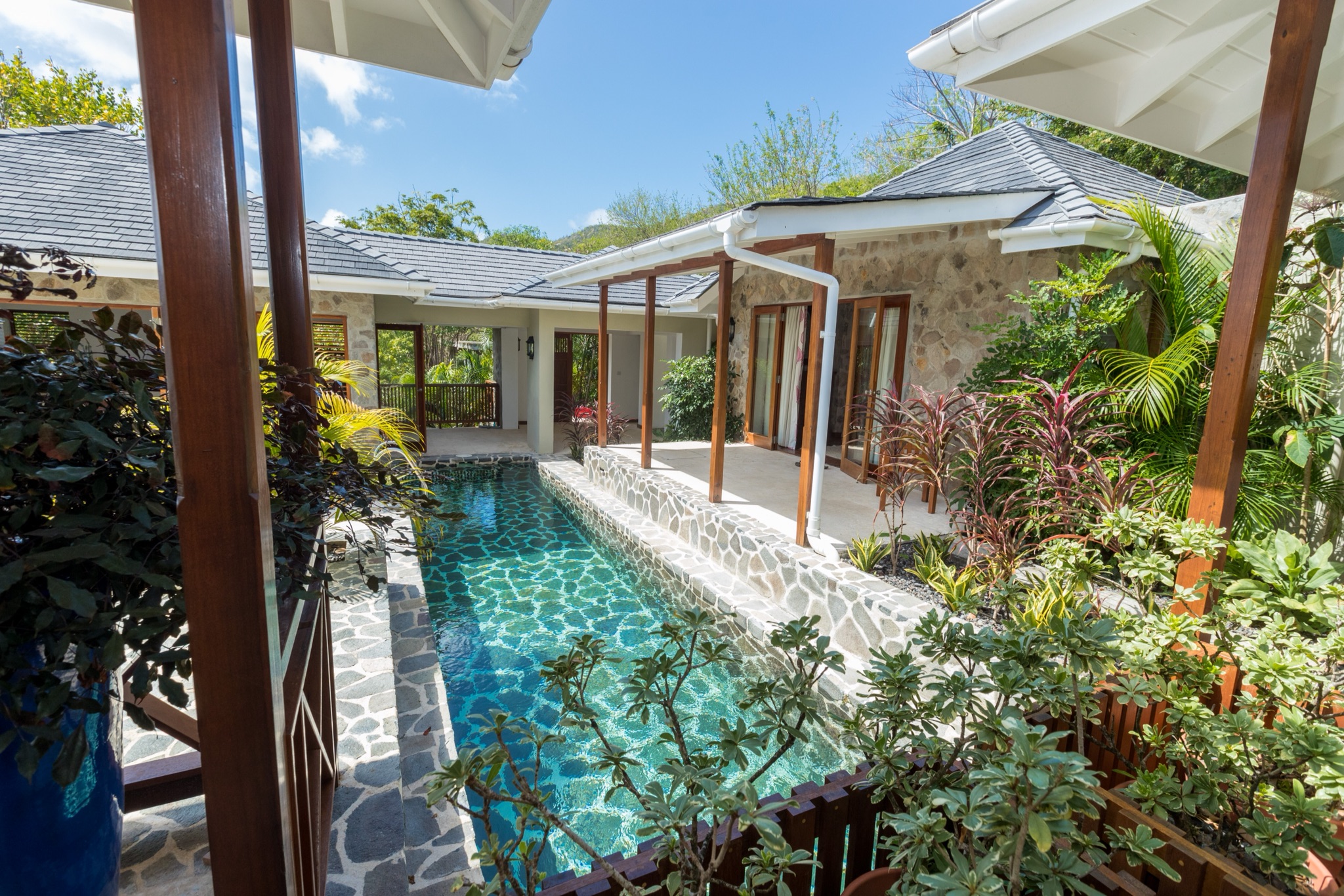 Crescent Beach House - Pool Suite