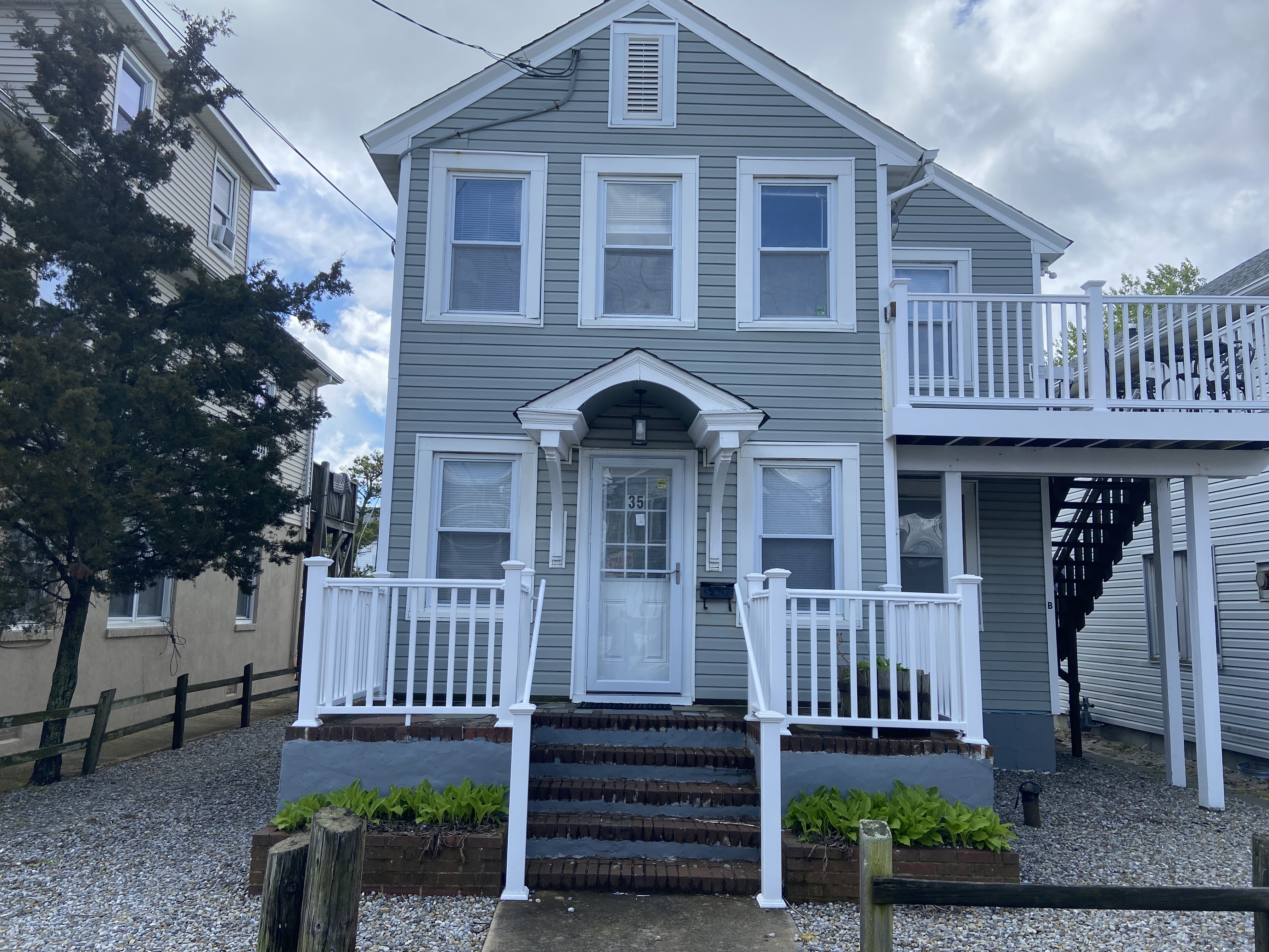 Beach block, 1stFlr, 2 bdrm, sleep 6, parkng+4pass
