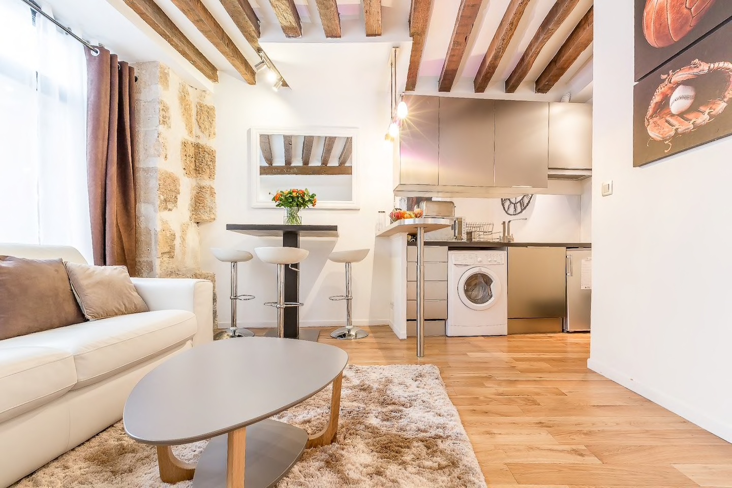 A charming 2-room apartment in the center of Paris