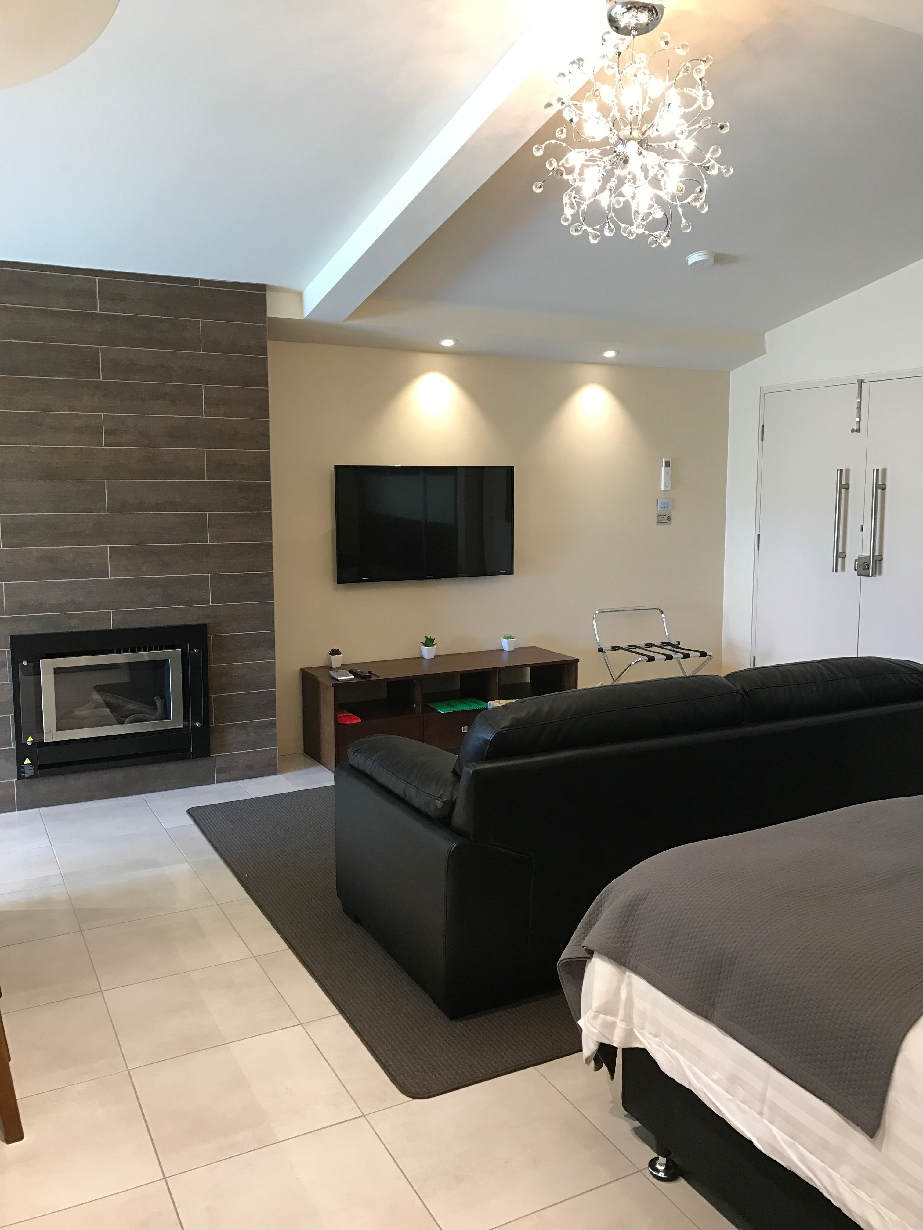 Harvest Retreat Luxe Accommodation With Views Bed And