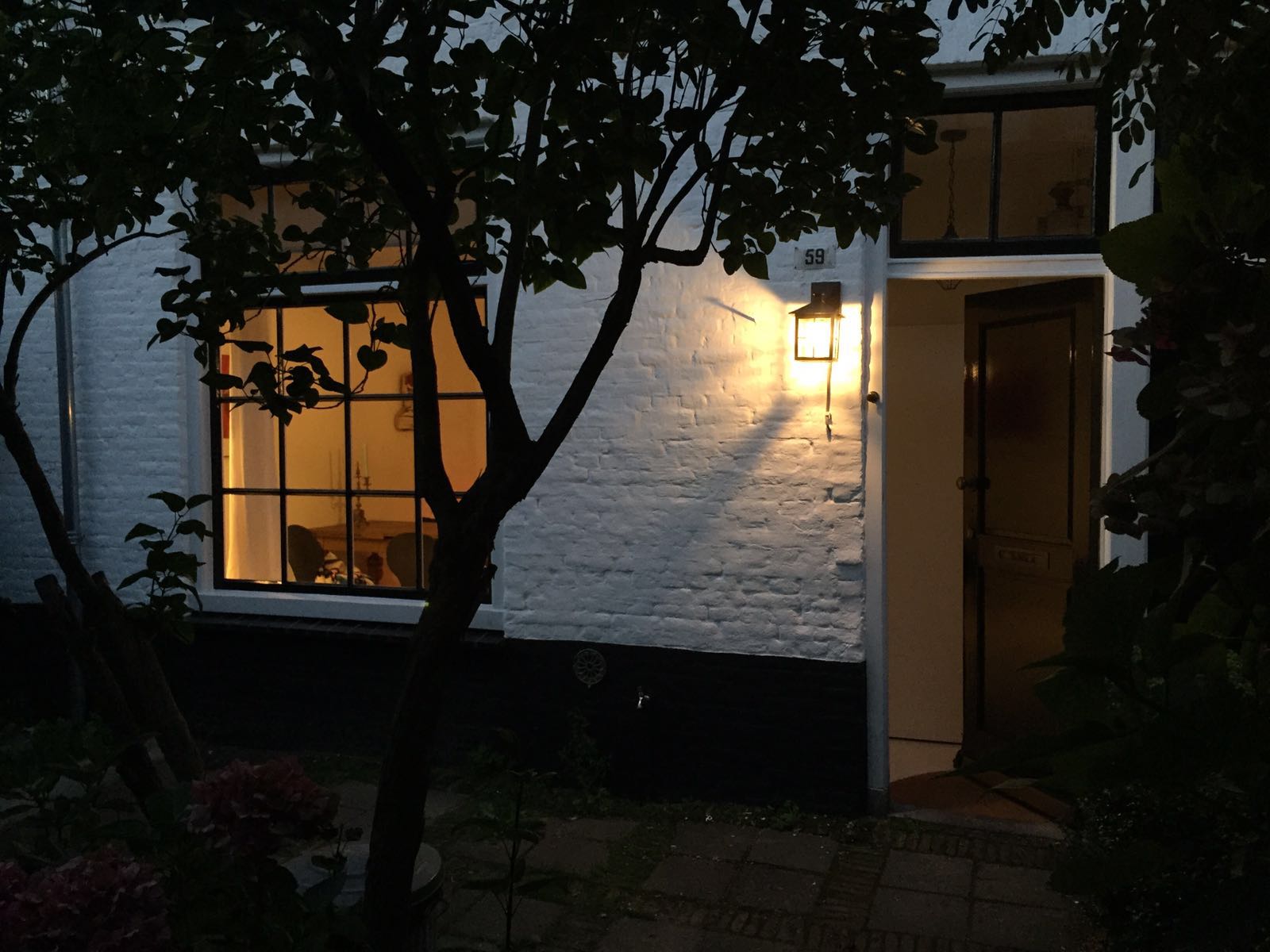 Charming little courtyard cottage 'hofje' — The Hague stay