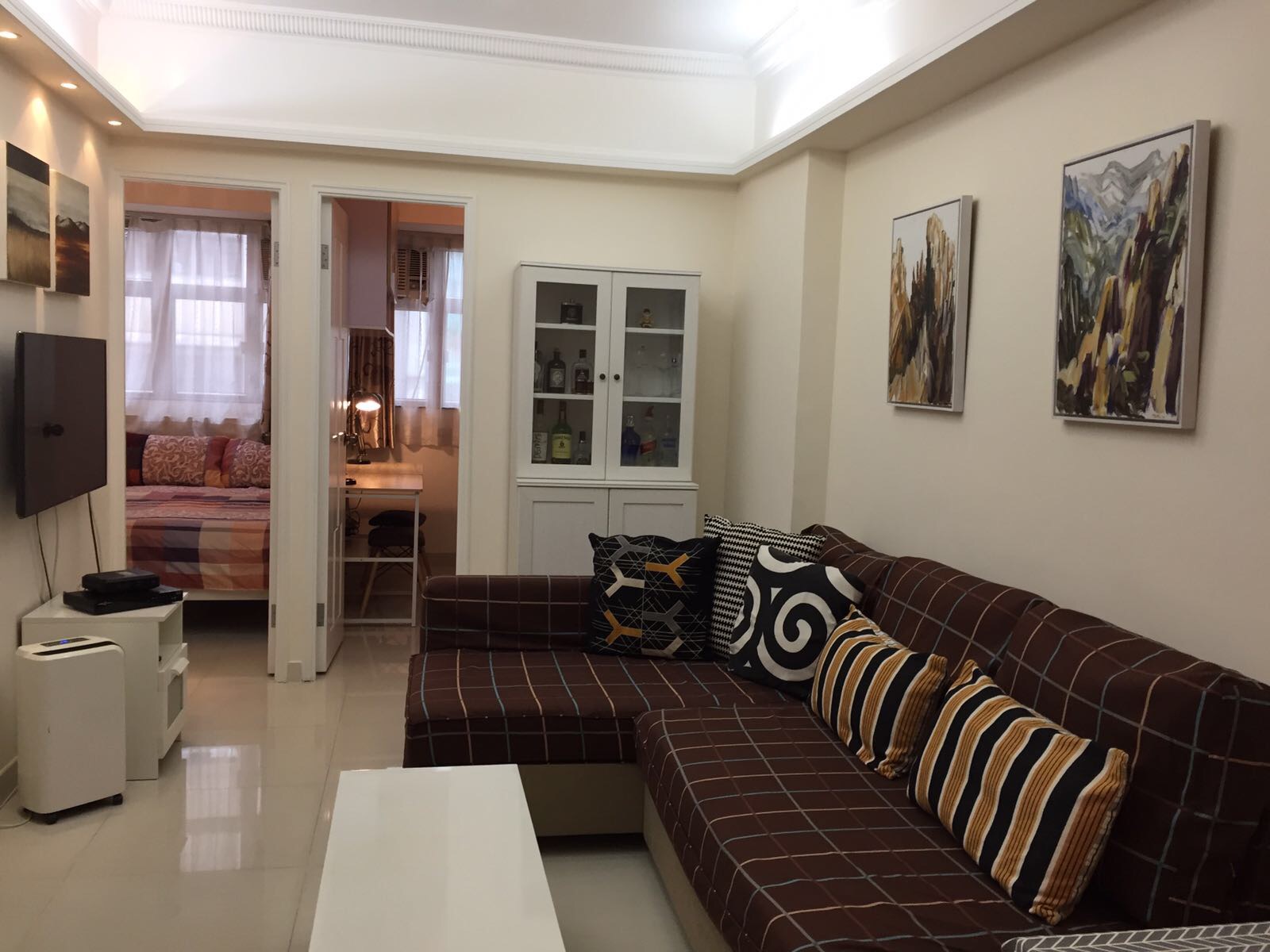 Wanchai cozy 3BR+2Bath for 5 (Heart of HK) in Wan Chai, Hong Kong
