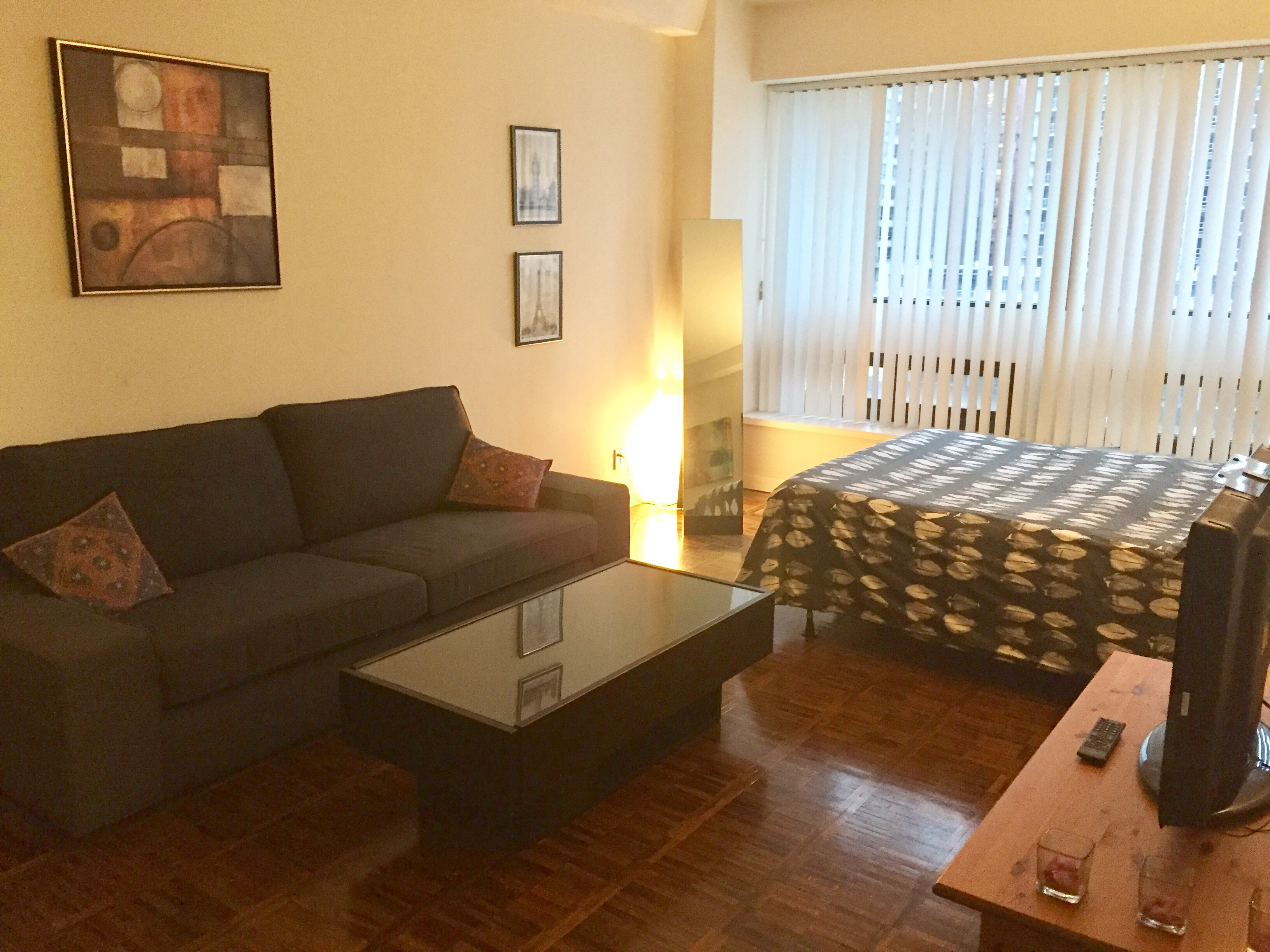 Fountain View Studio - Eaton center in Bay Street Corridor, Toronto