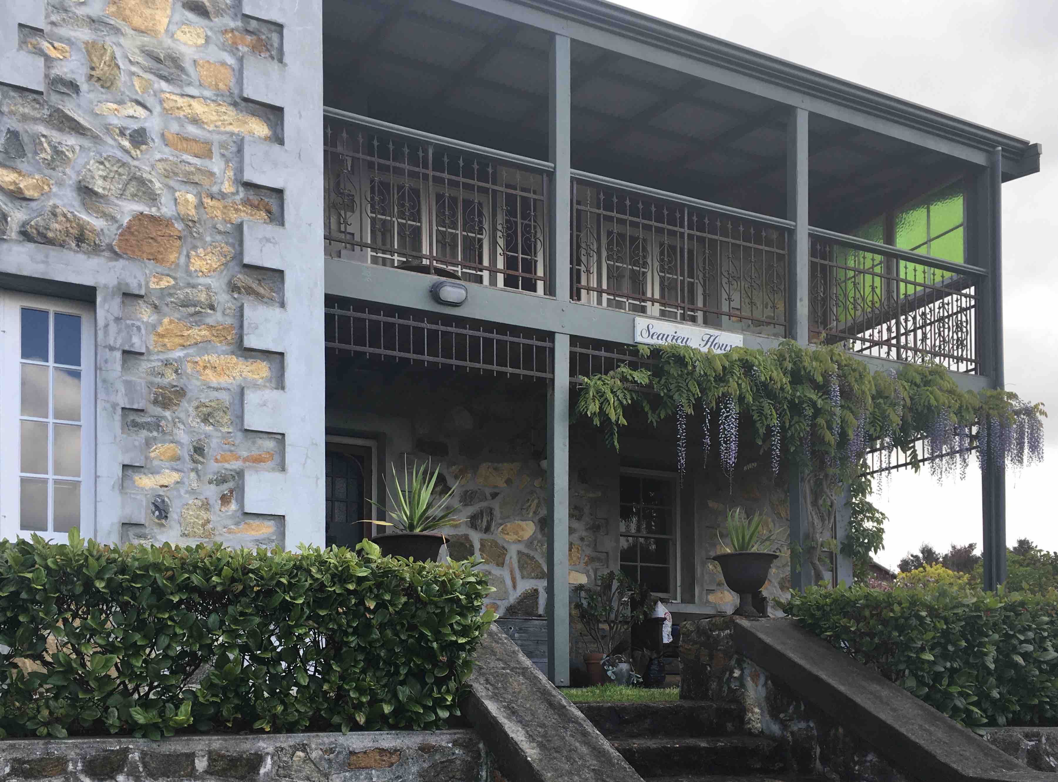 Seaview House - amazing ocean views Stone Cottage
