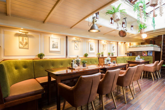 Green Oasis at sailing barge "the Rederijker" — Amsterdam stay