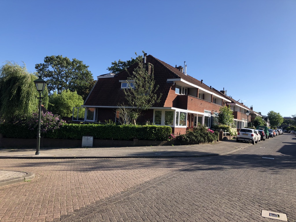 Comfortable room in characteristic suburban home — Rotterdam stay
