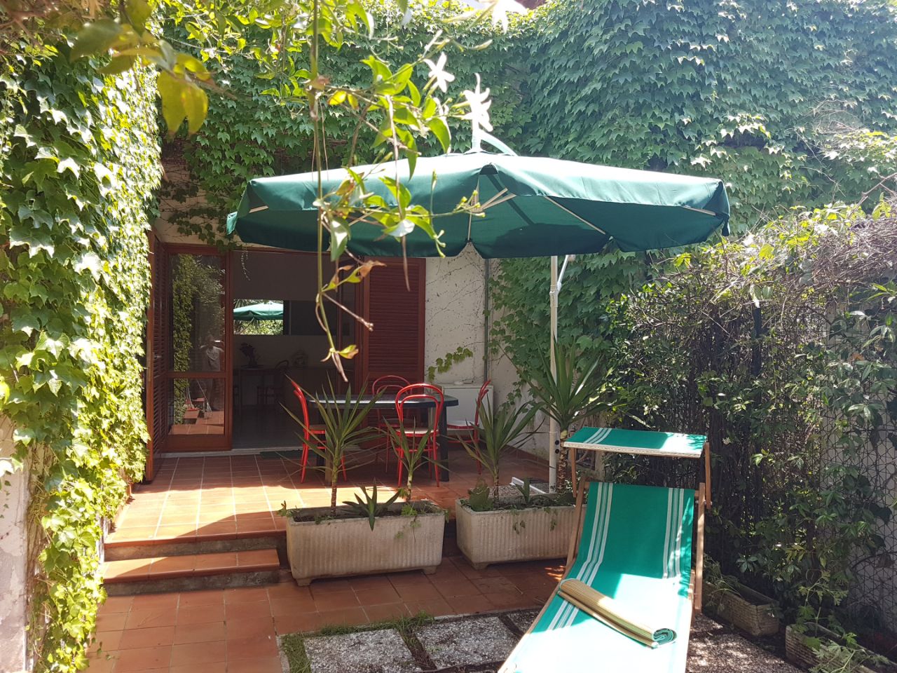 Apartment with garden