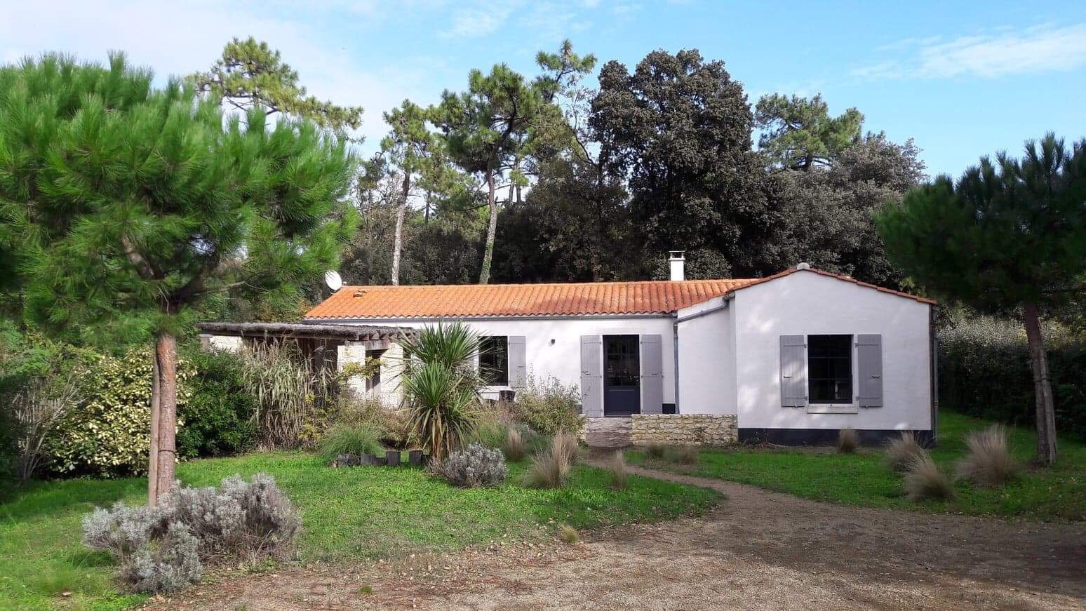 Beautiful luxury villa 300m beach,