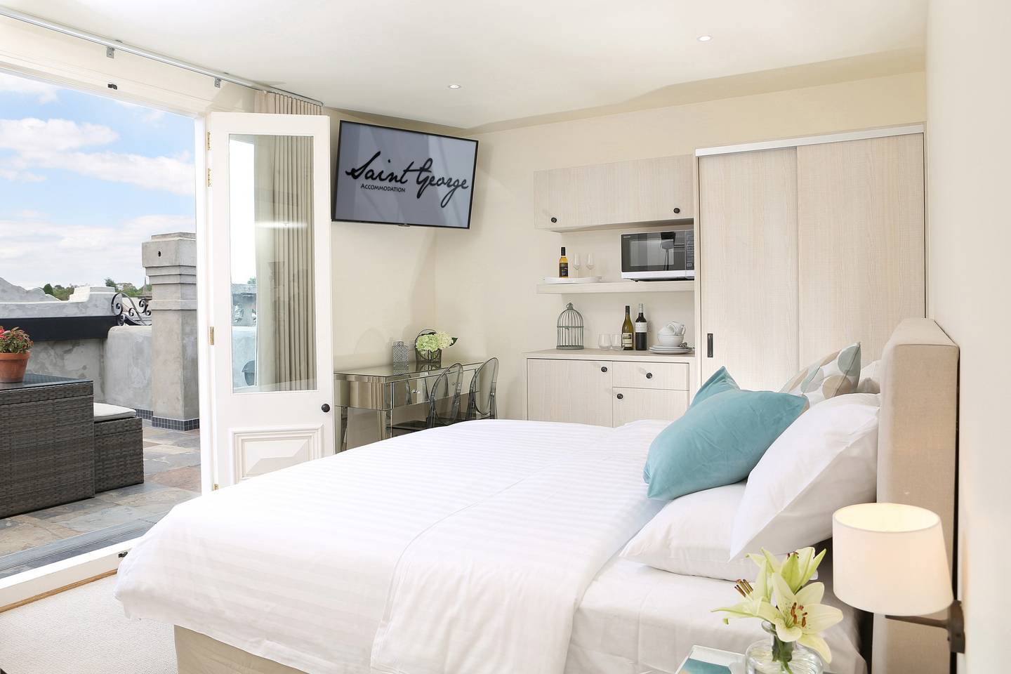 Awesome South Yarra Penthouse Studio