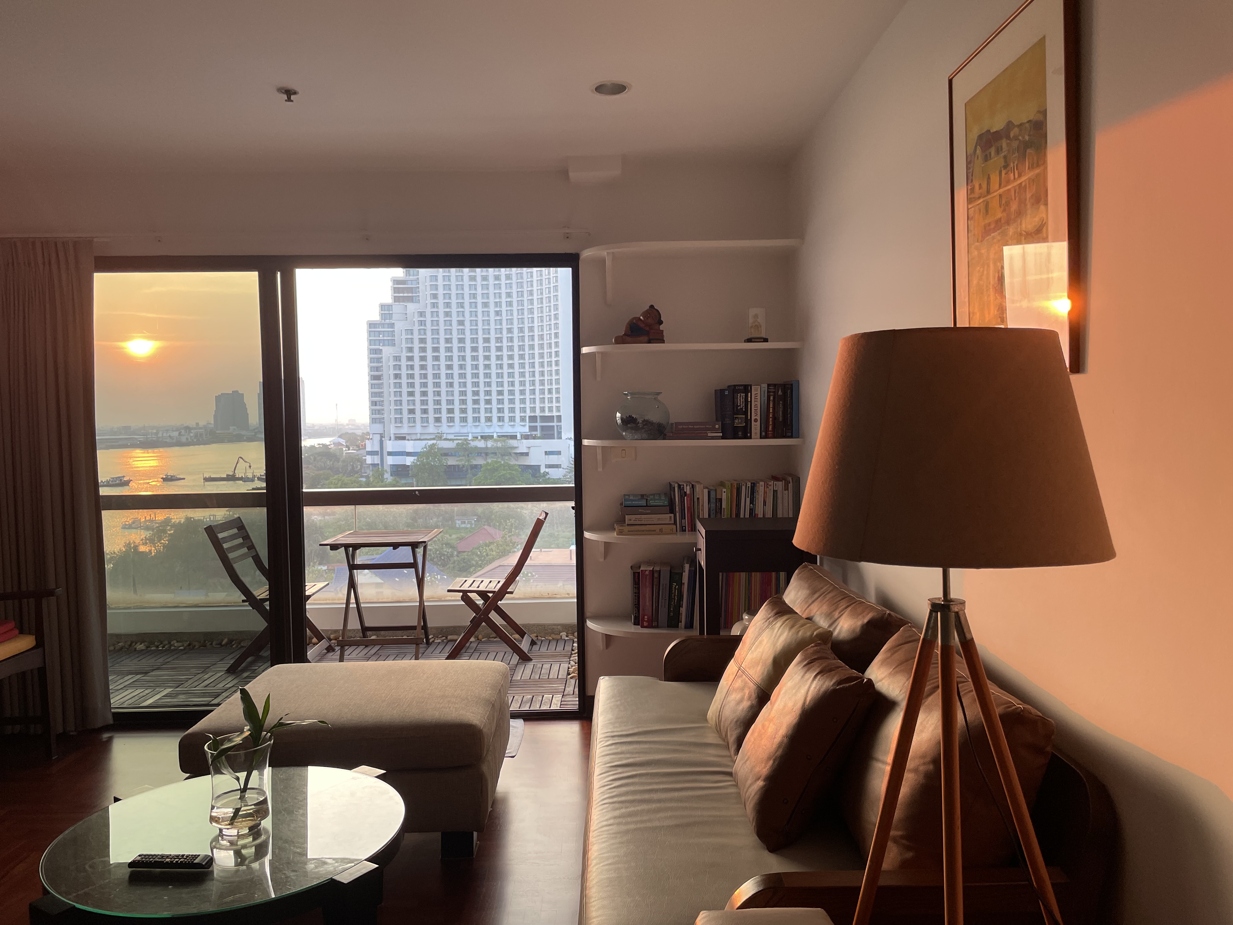 Cozy Riverfront APT with sunset view in Bang Kho laen, Bangkok
