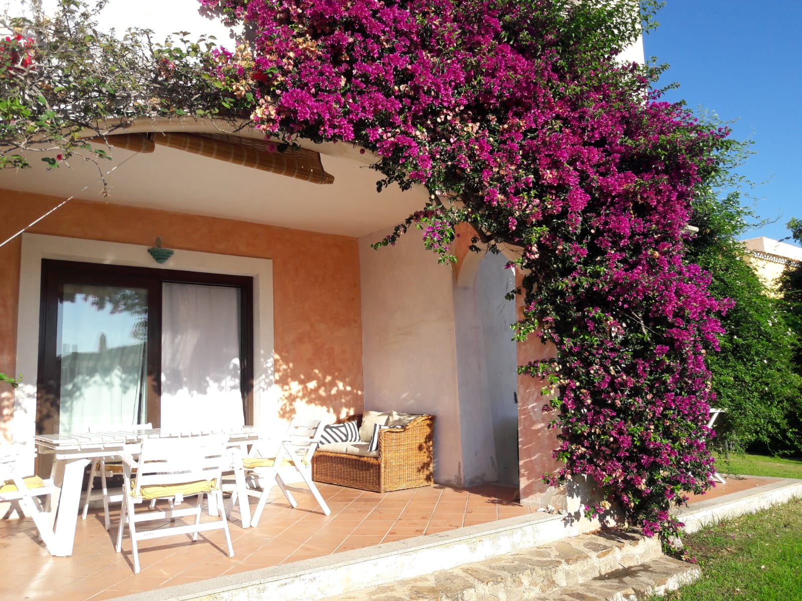 Three-room apartment with private garden and pool