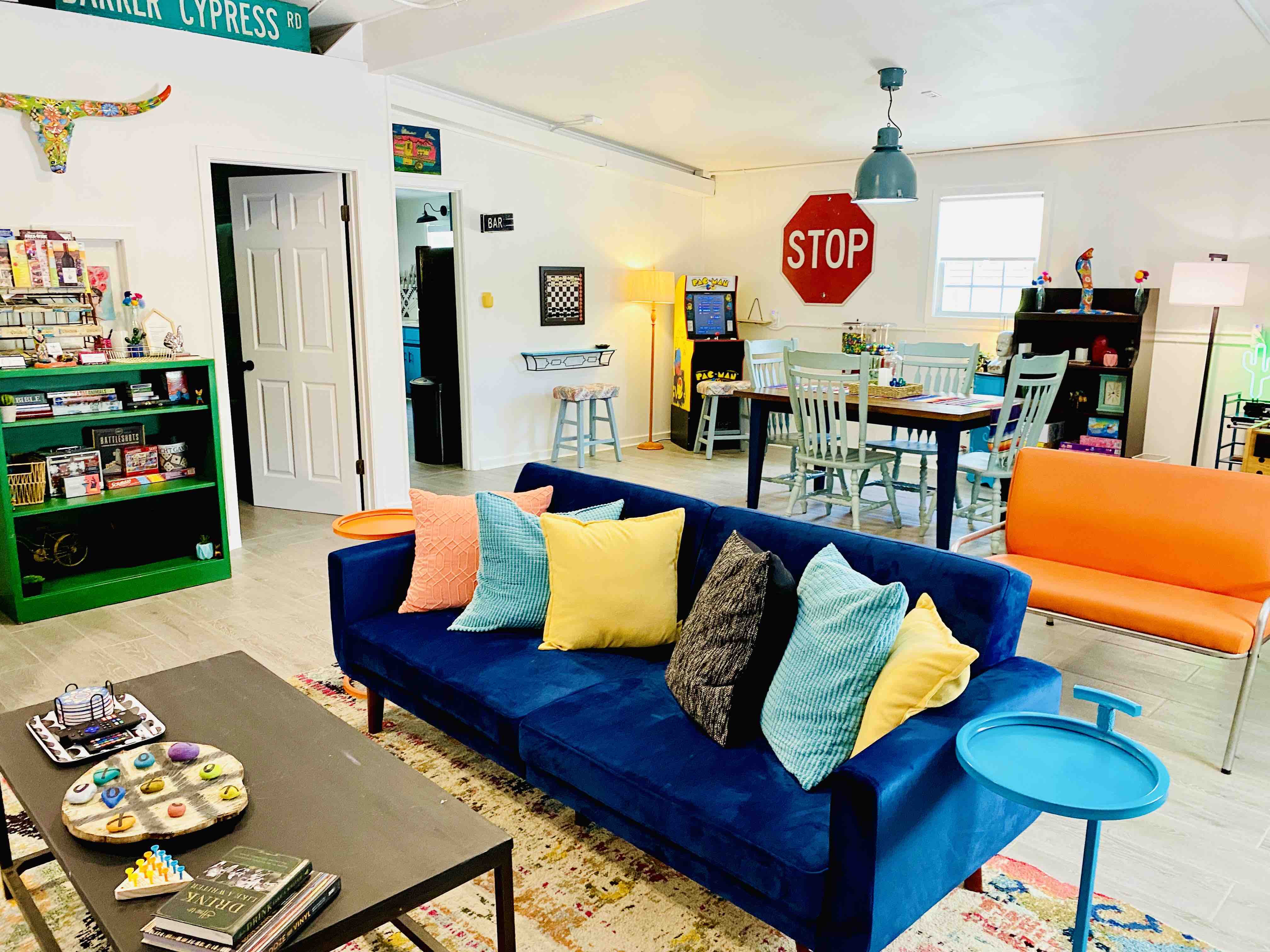 Bella's Bungalow - Steps to Downtown Brenham!