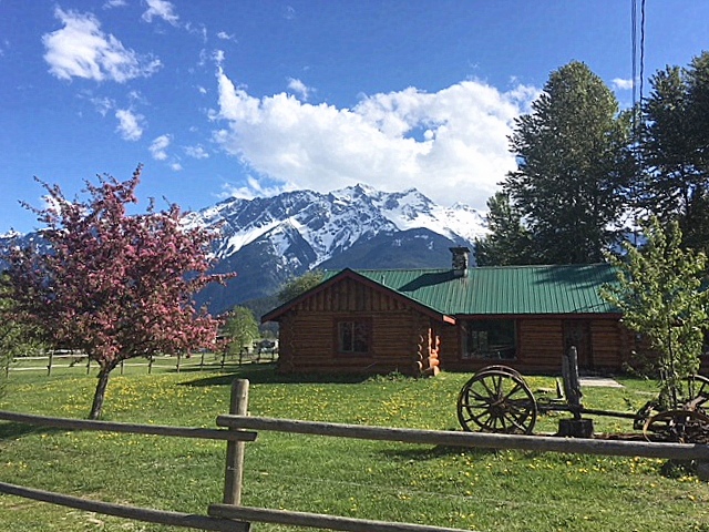 Pemby Log House Getaway