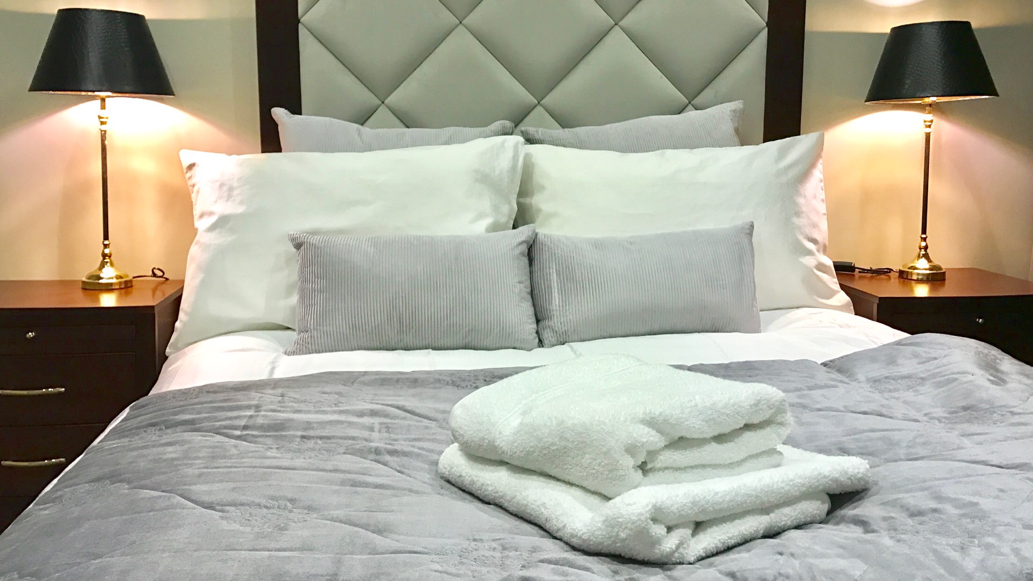 Apt #3 - Unbeatable City Centre location!
